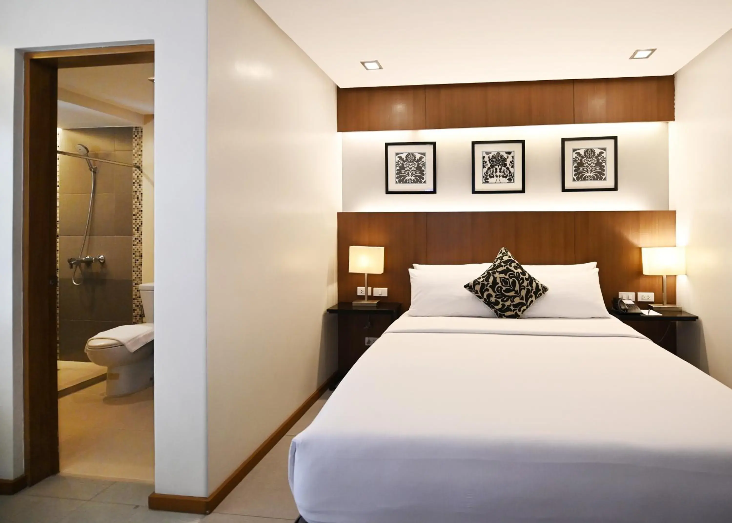 Deluxe Queen Room with Balcony in St Mark Hotel Deluxe Queen Room with Balcony in St Mark Hotel