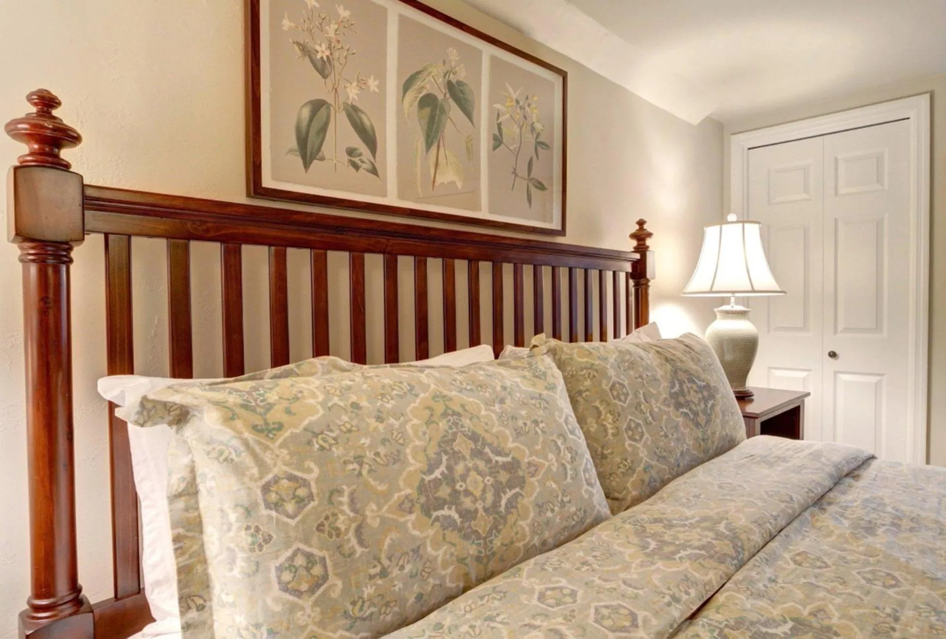 Bed in Orleans Square