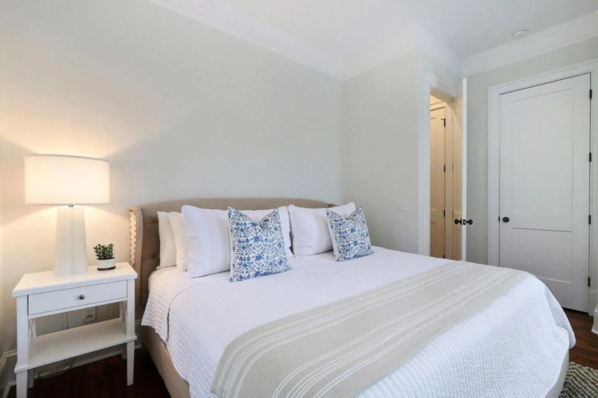 Bed in Habersham Hall