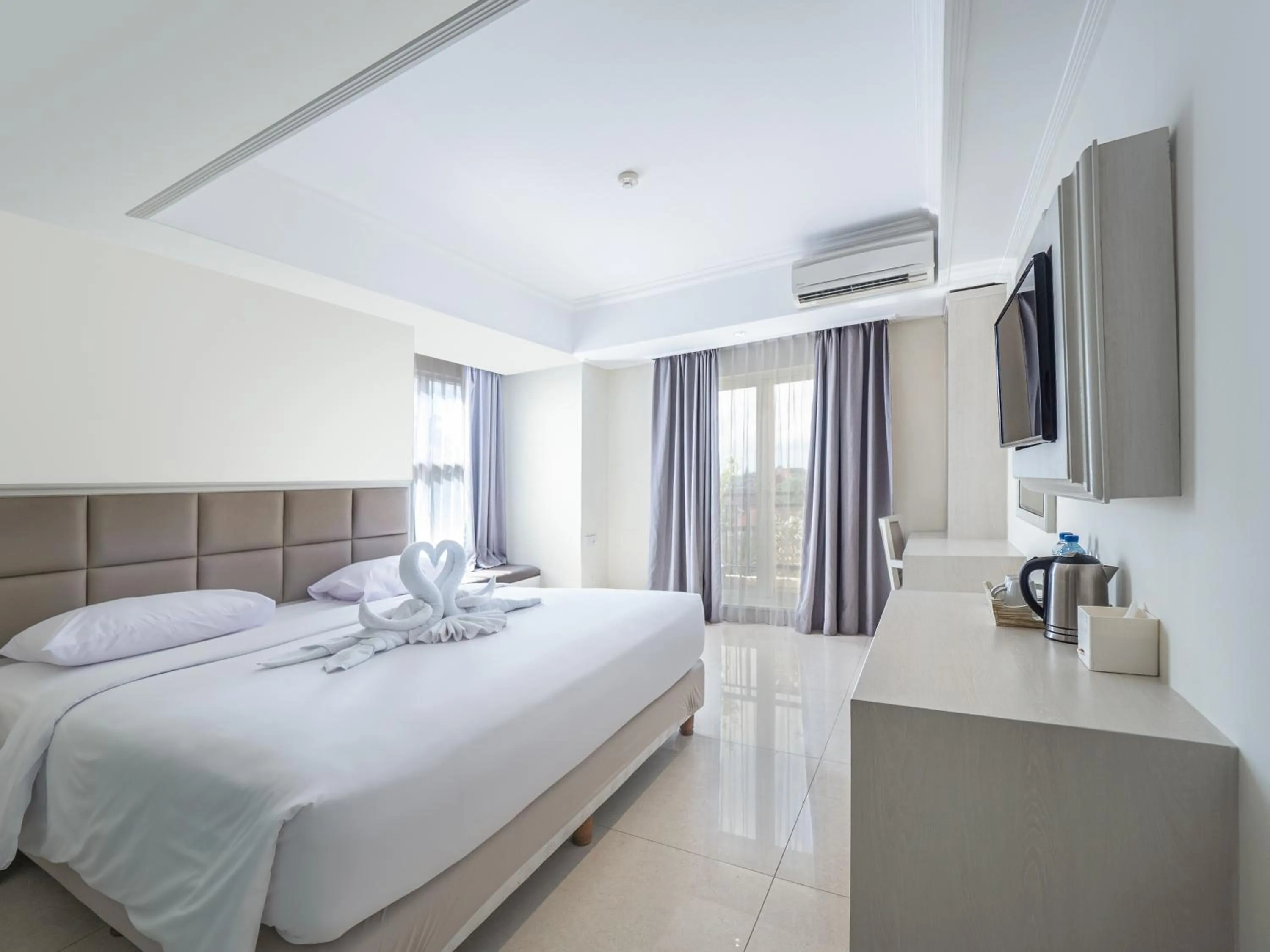 Bed in Alron Hotel Kuta Powered by Archipelago
