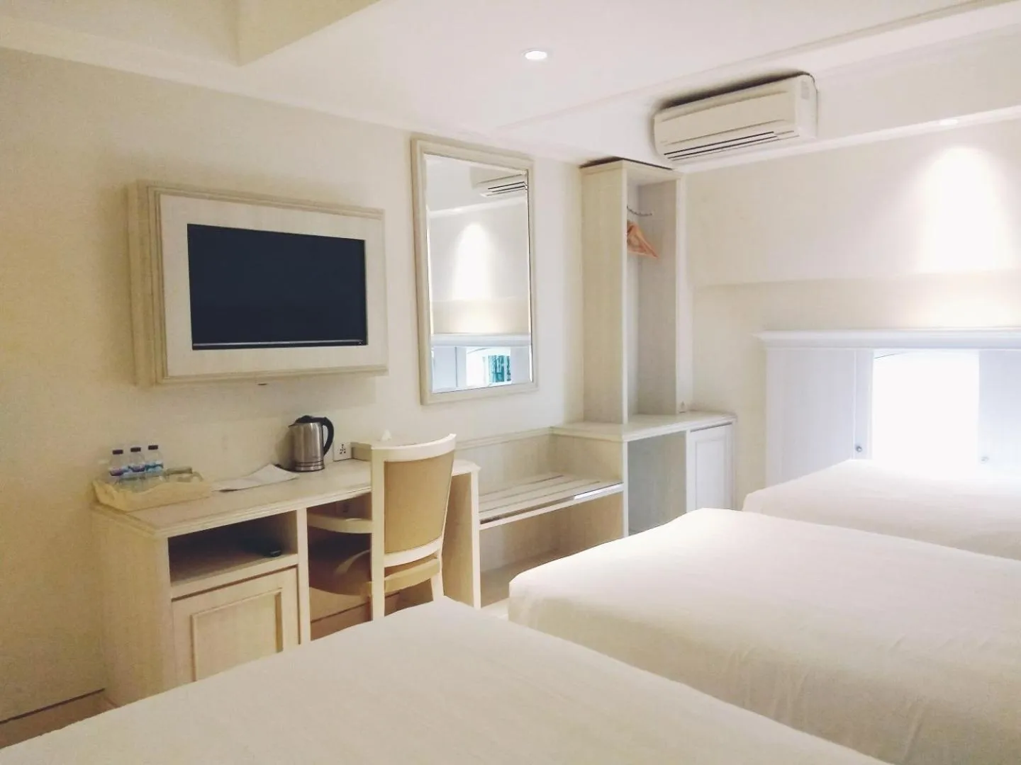 Bed in Alron Hotel Kuta Powered by Archipelago