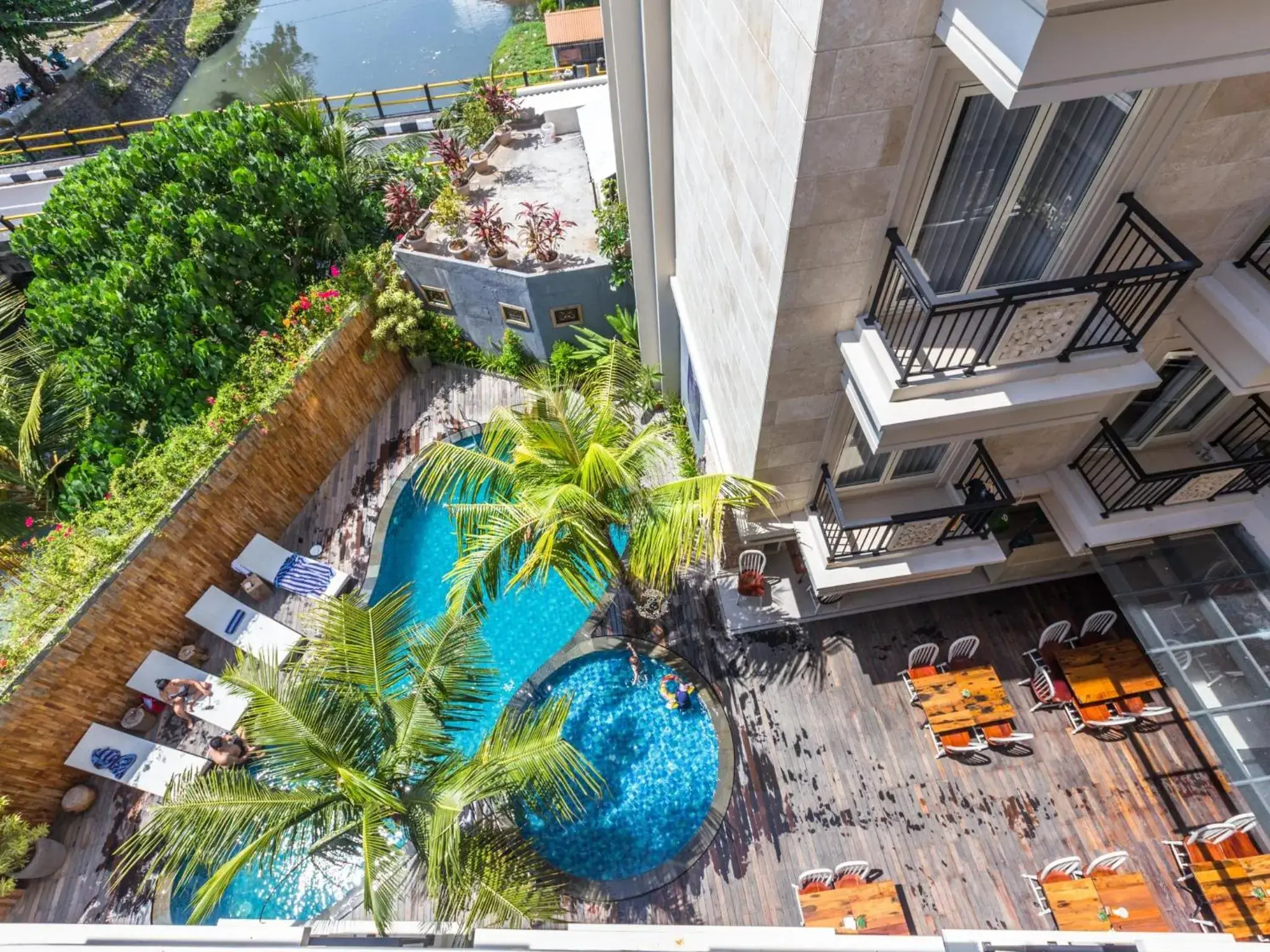 Property building in Alron Hotel Kuta Powered by Archipelago Property building in Alron Hotel Kuta Powered by Archipelago