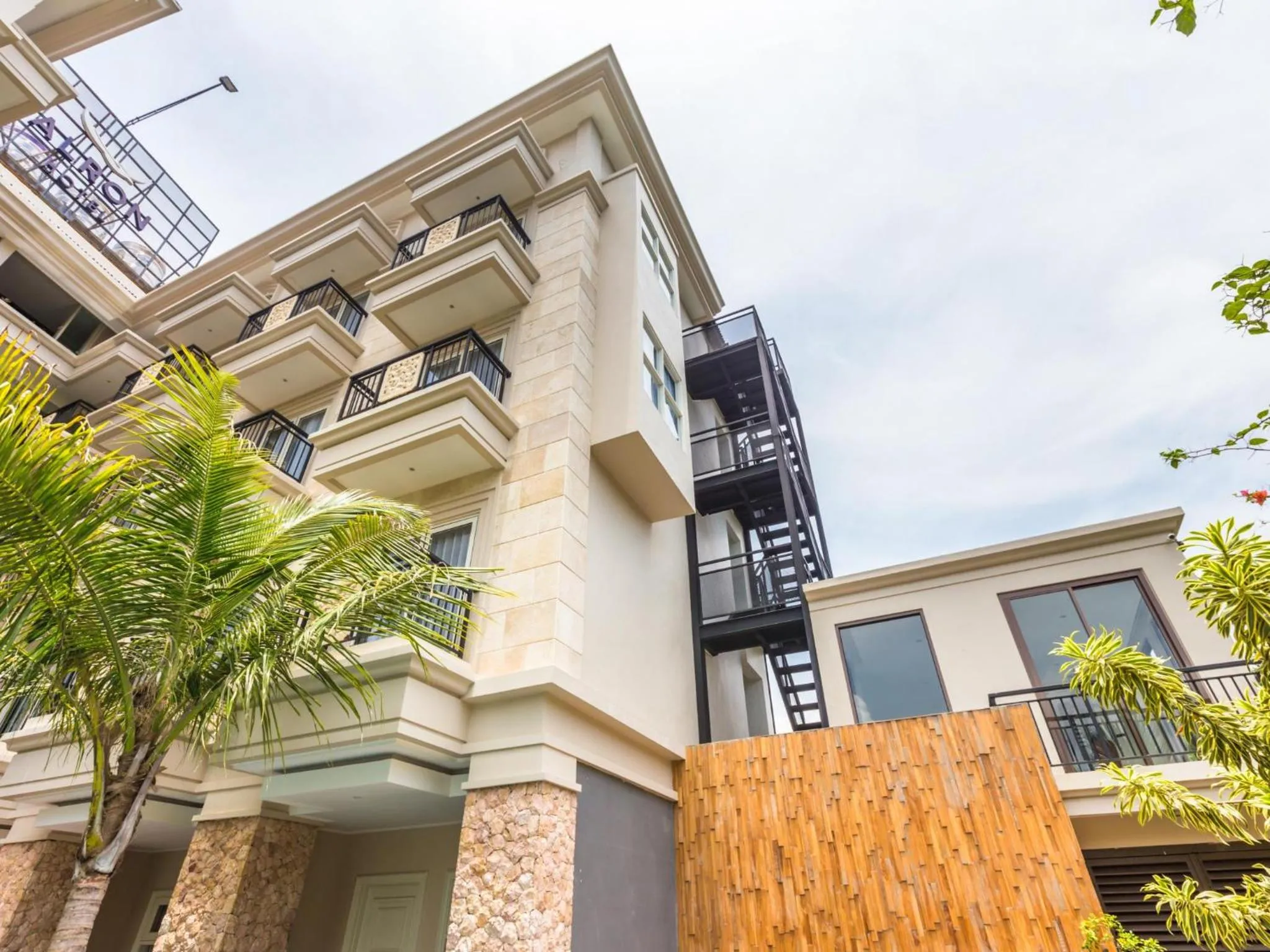 Property building in Alron Hotel Kuta Powered by Archipelago