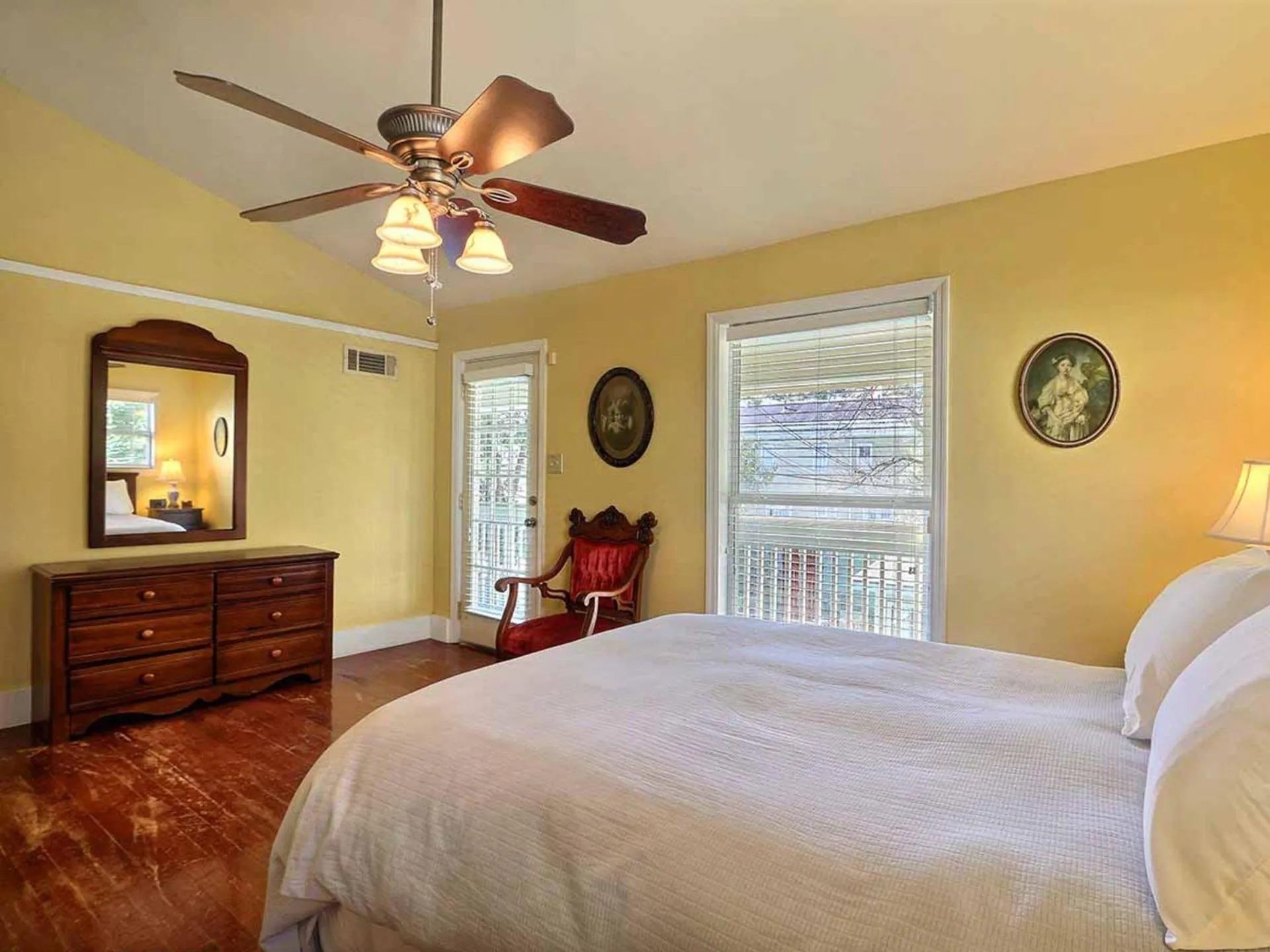 Bed in Diplomat House