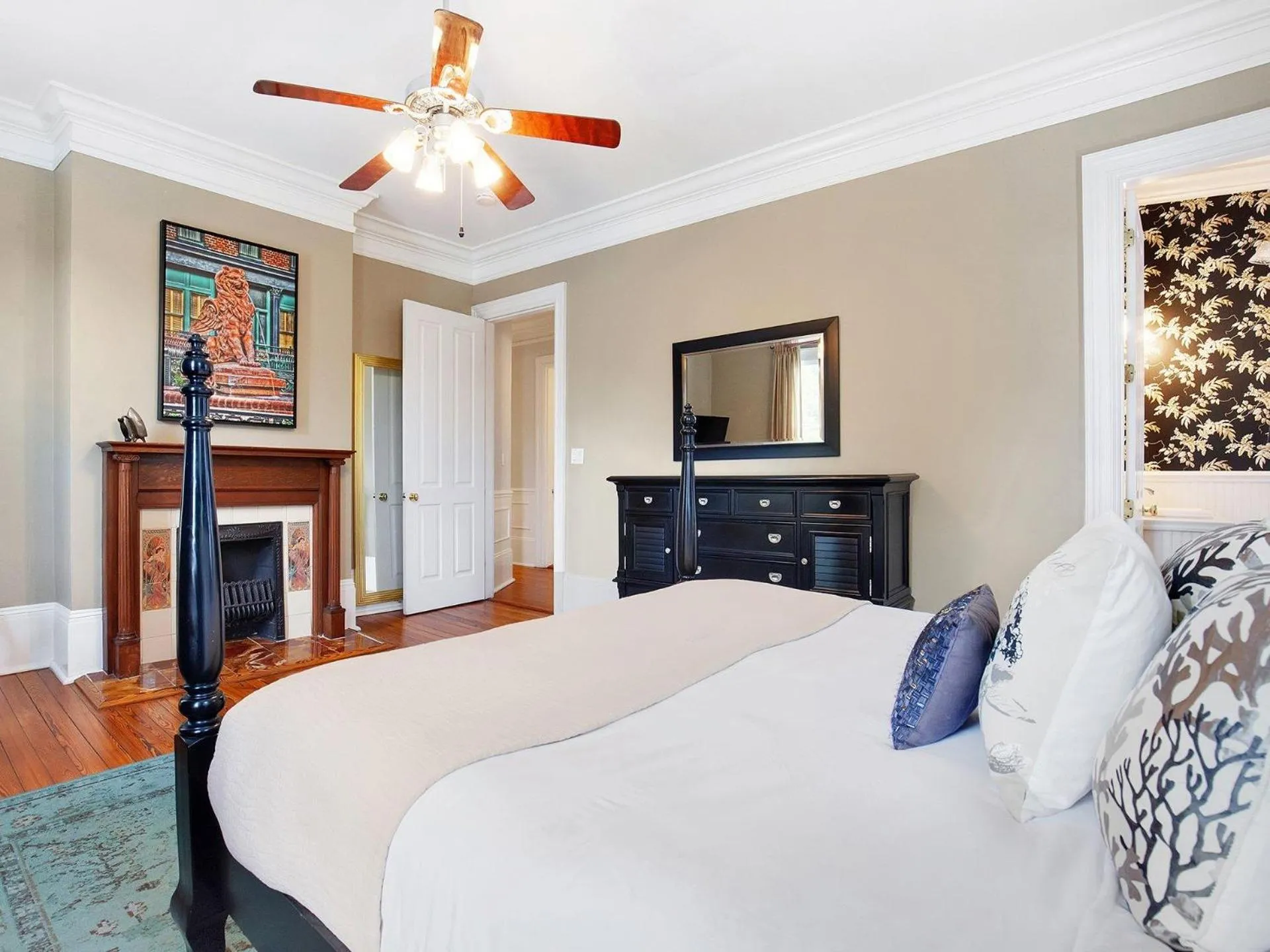 Bed in Whitfield Square