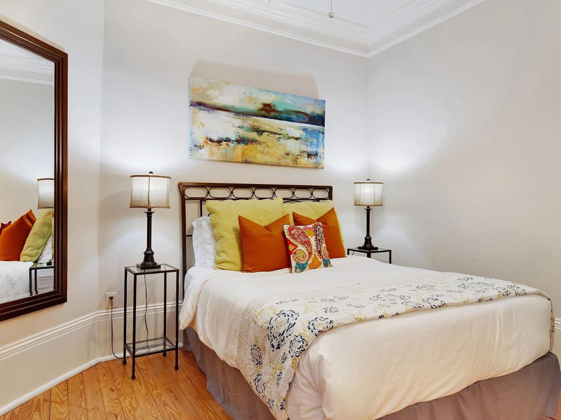 Bed in Whitfield Square