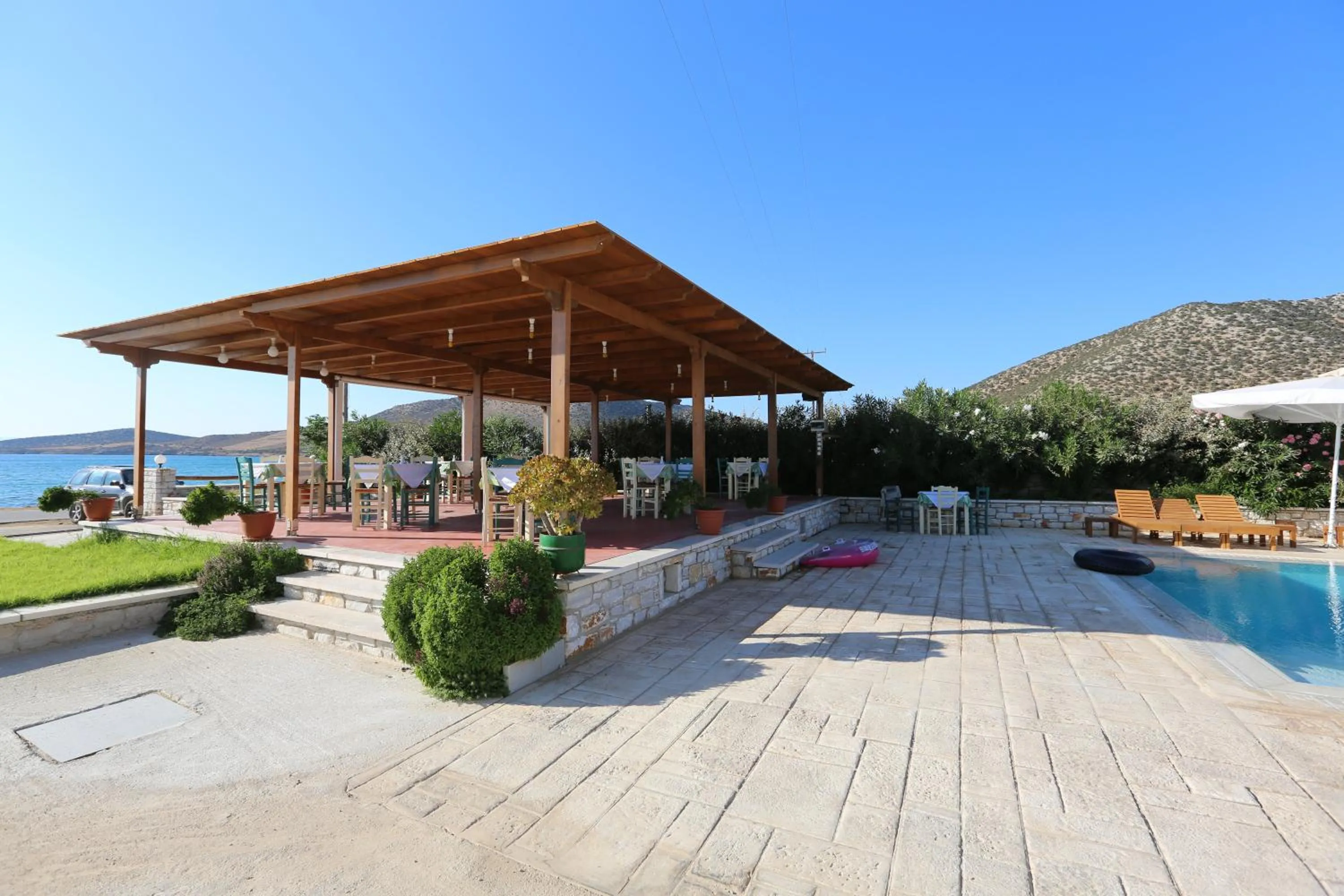 Restaurant/places to eat in Avgerinos Village