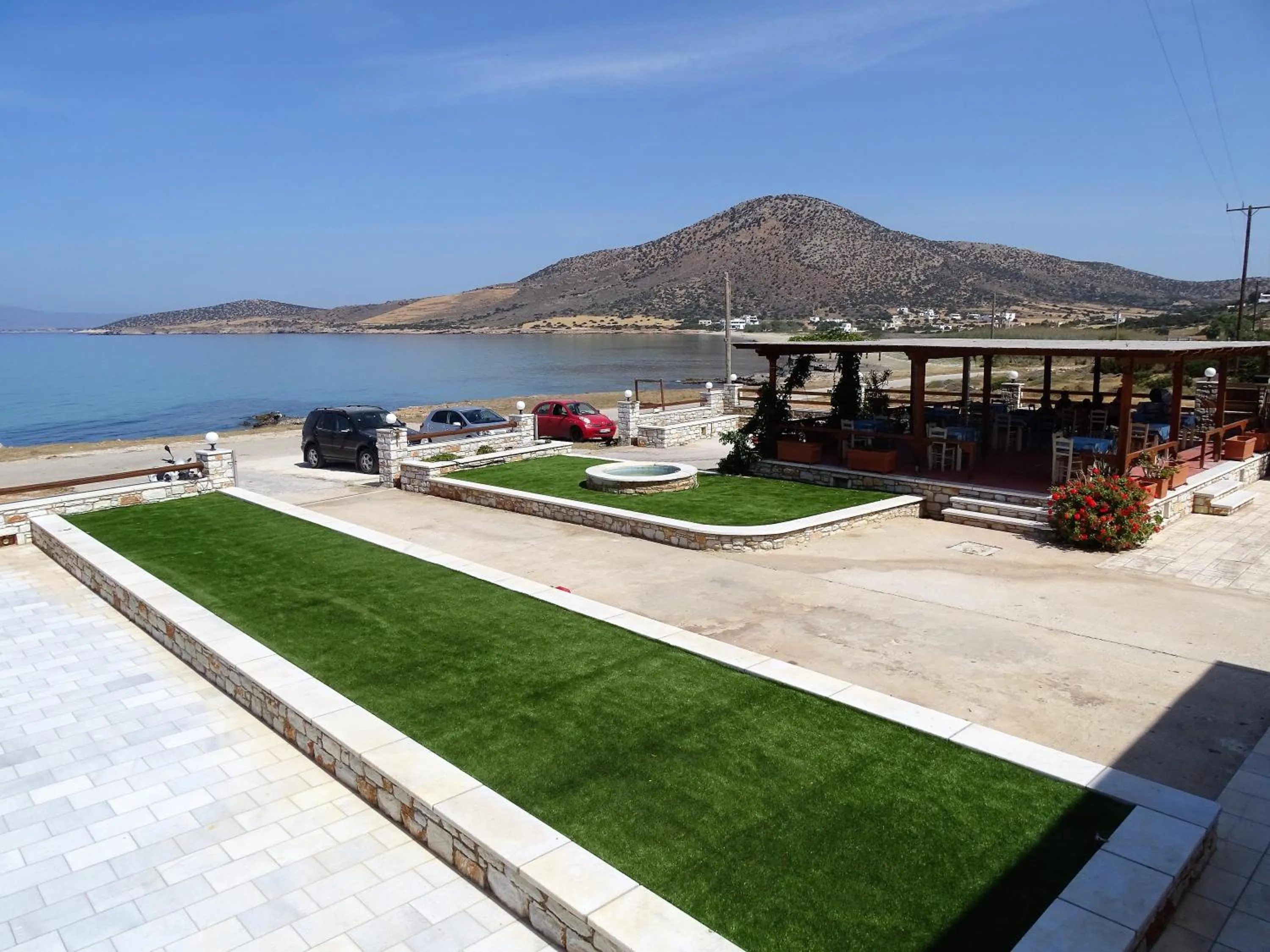 Restaurant/places to eat in Avgerinos Village