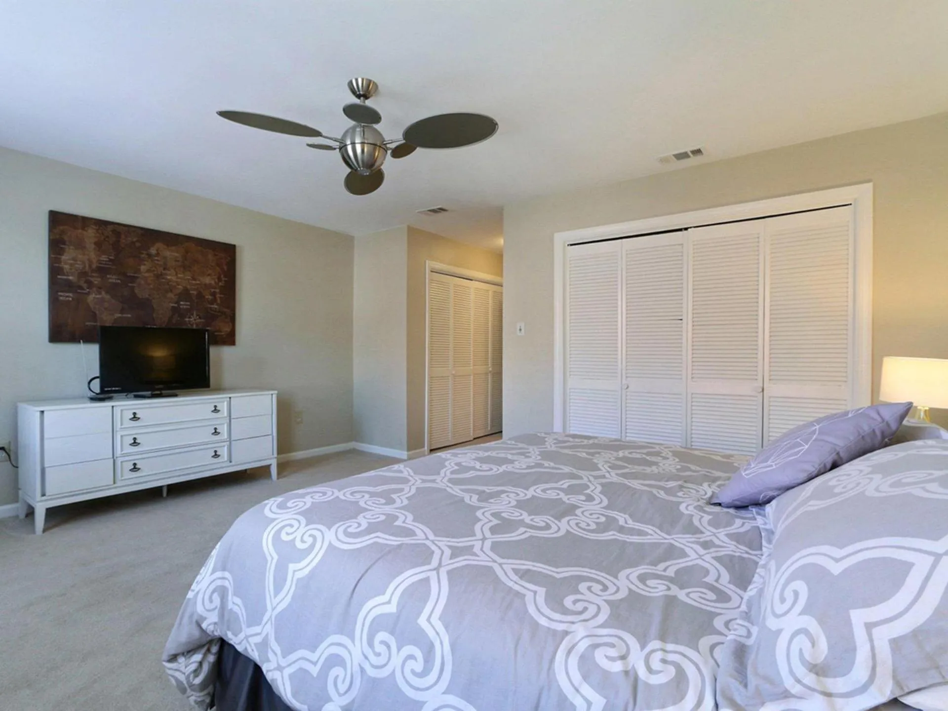 Bed in Pickett`s Place