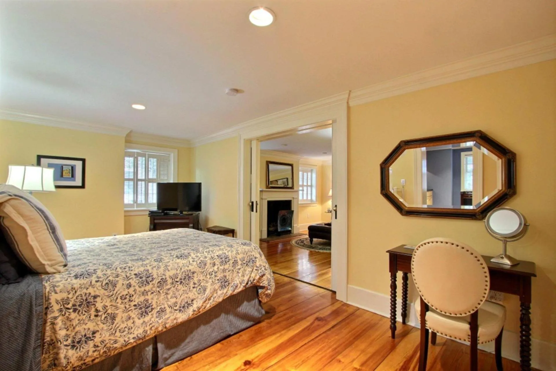 Bed in Bird Baldwin Magnolia Suite