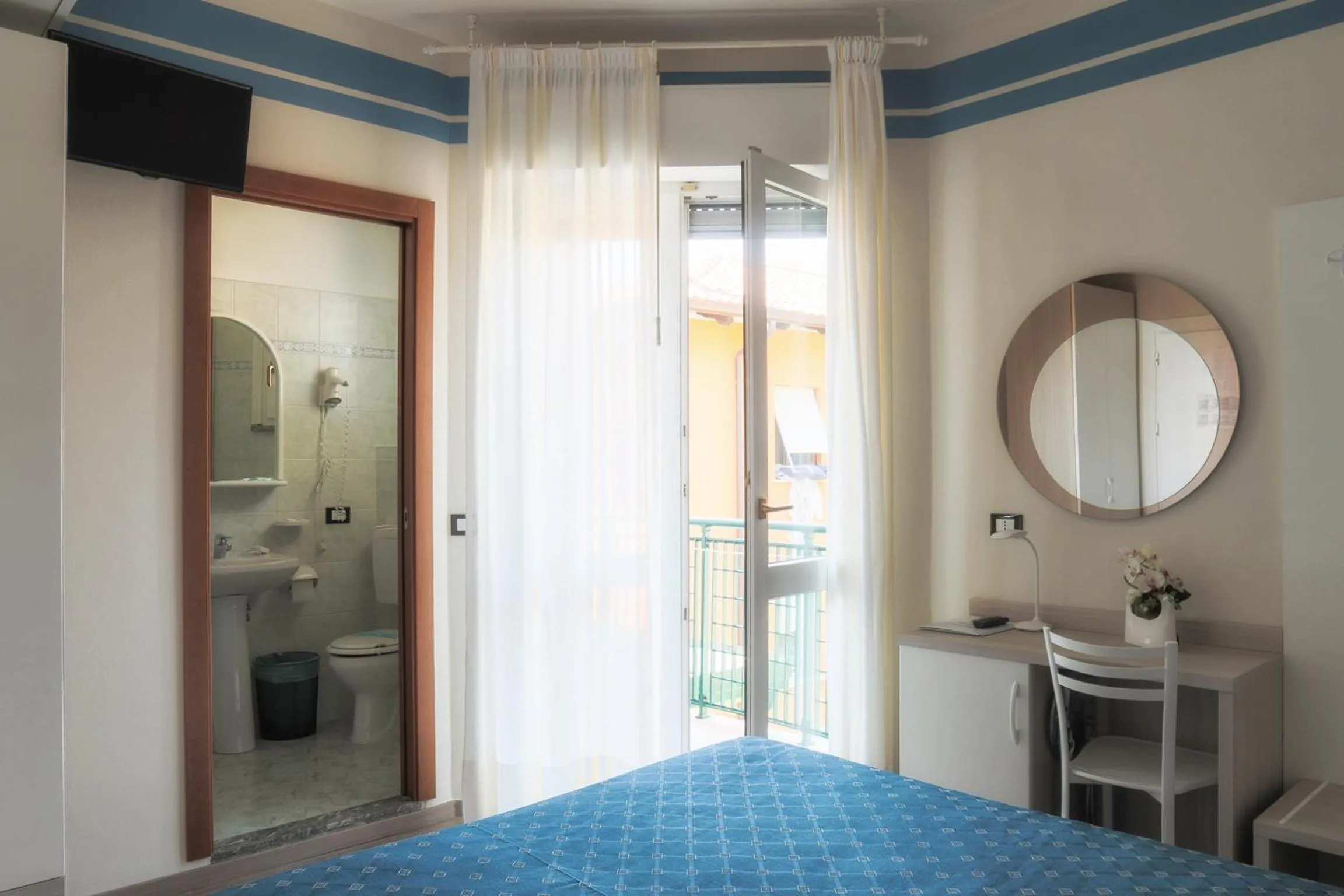 Photo of the whole room in Hotel Orchidea