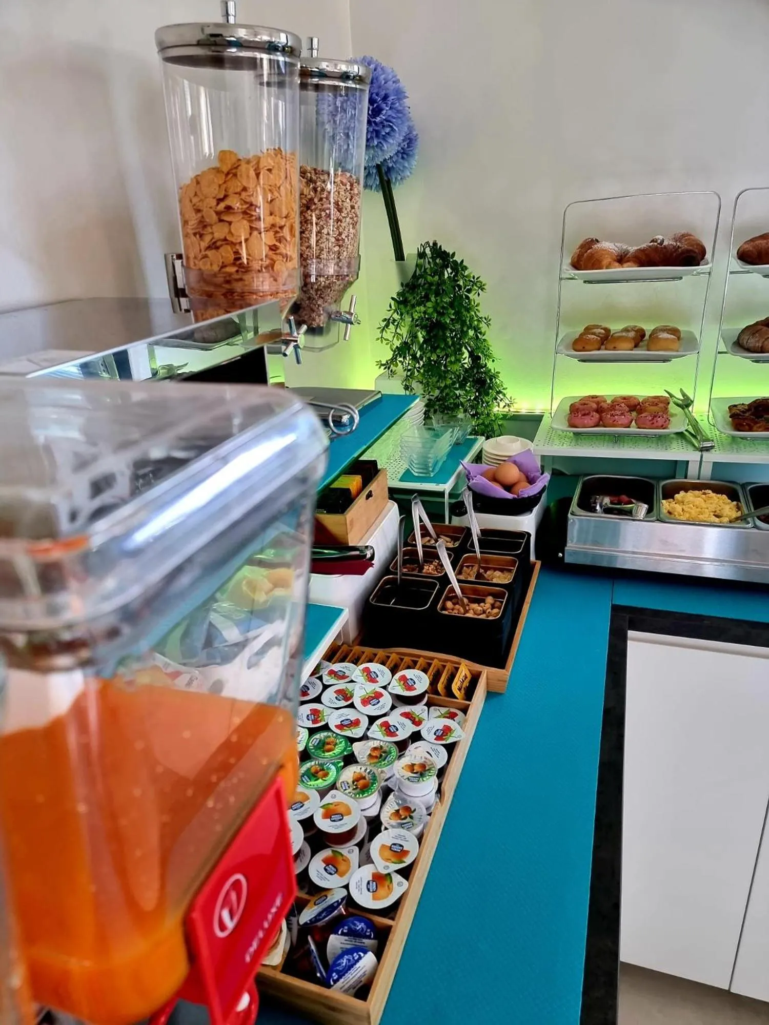 Buffet breakfast in Hotel Orchidea