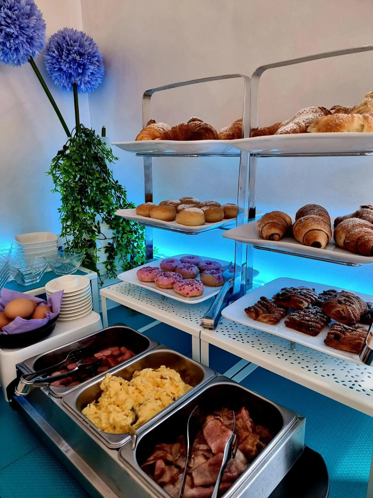 Buffet breakfast in Hotel Orchidea