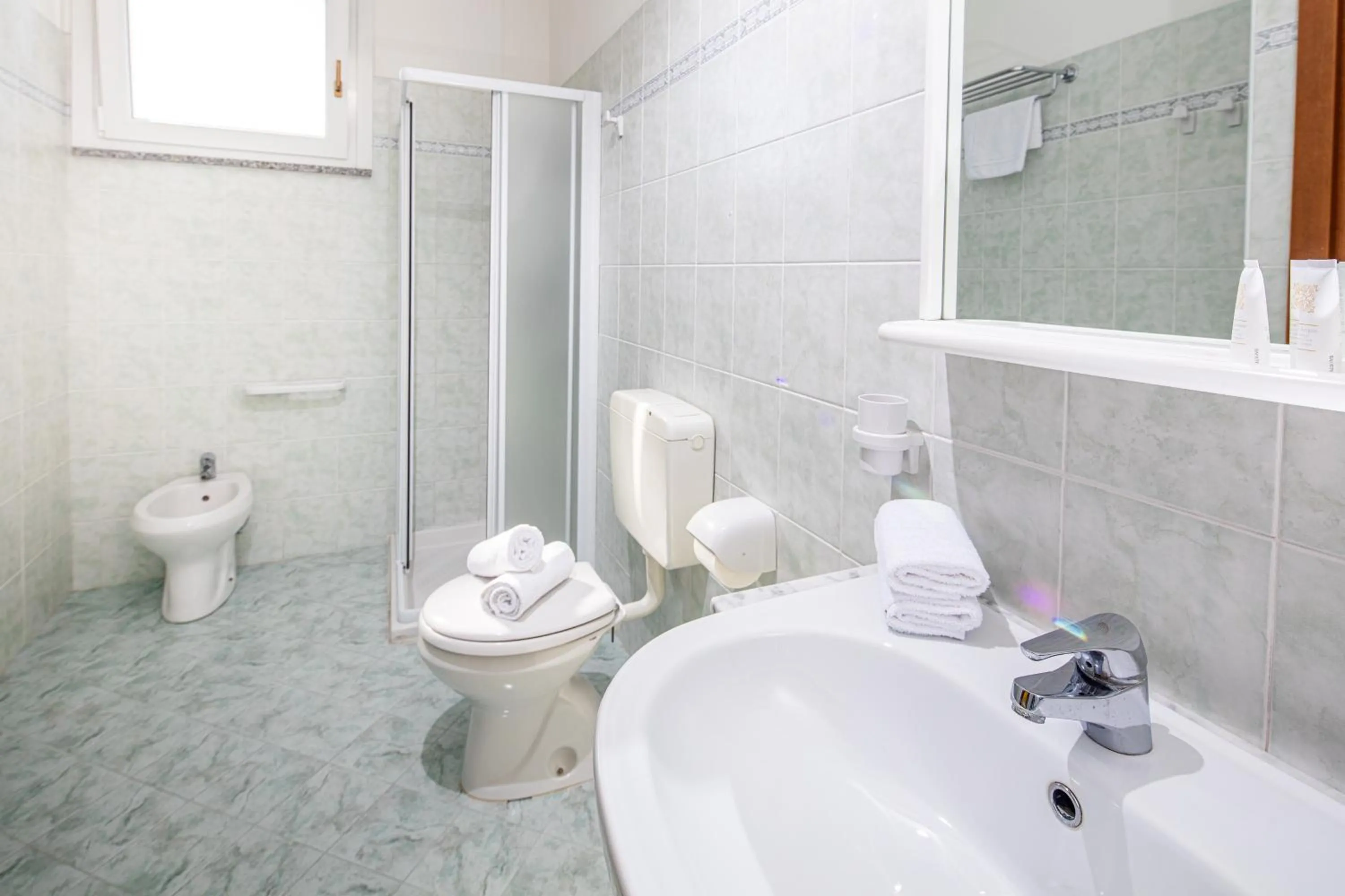 Bathroom in Hotel Orchidea
