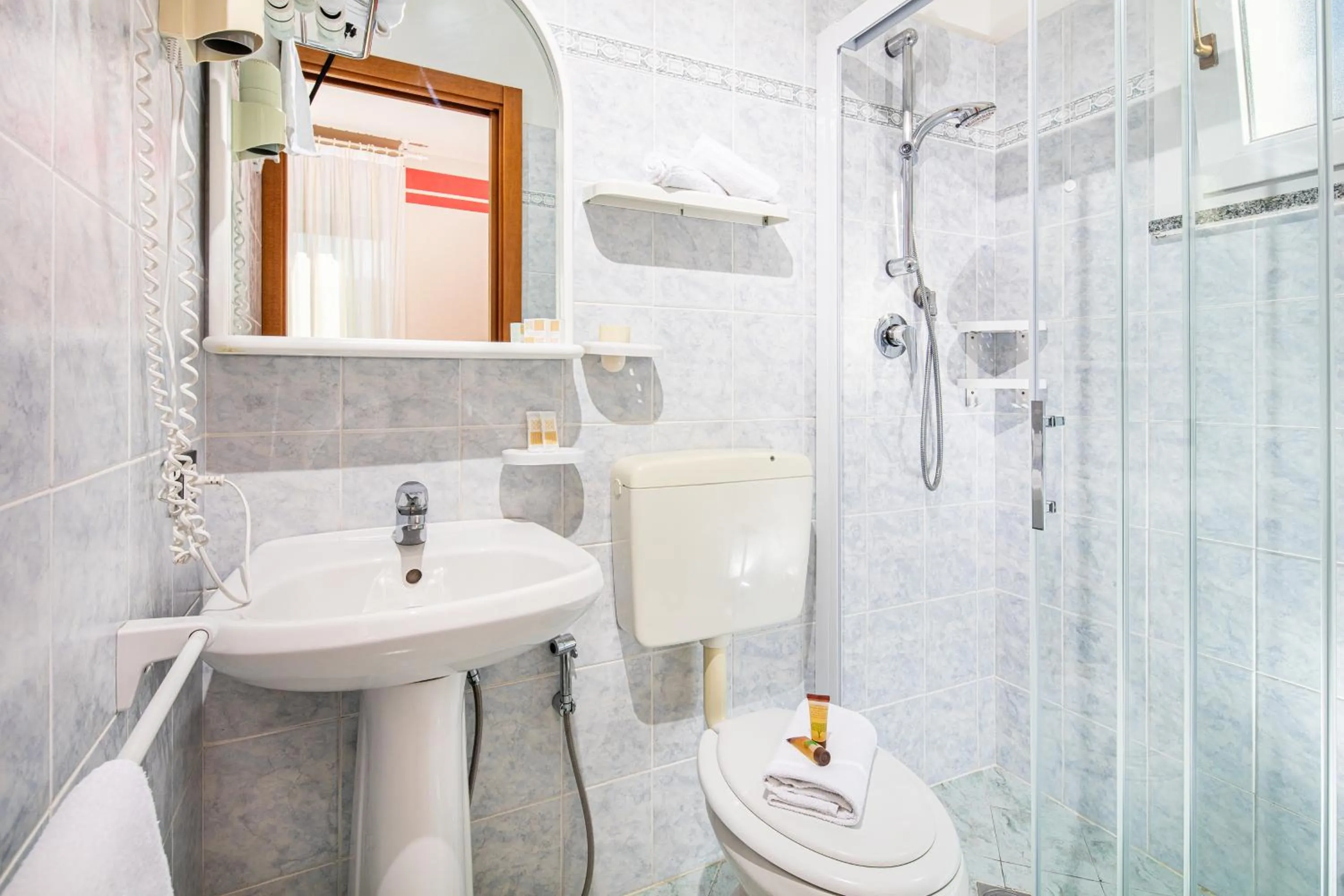 Bathroom in Hotel Orchidea