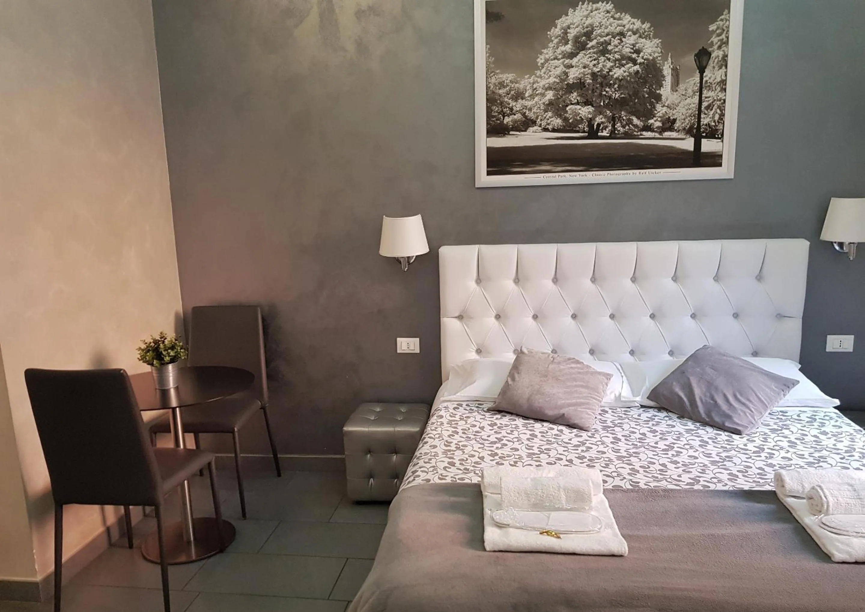 Bed in Relais Cavour Inn