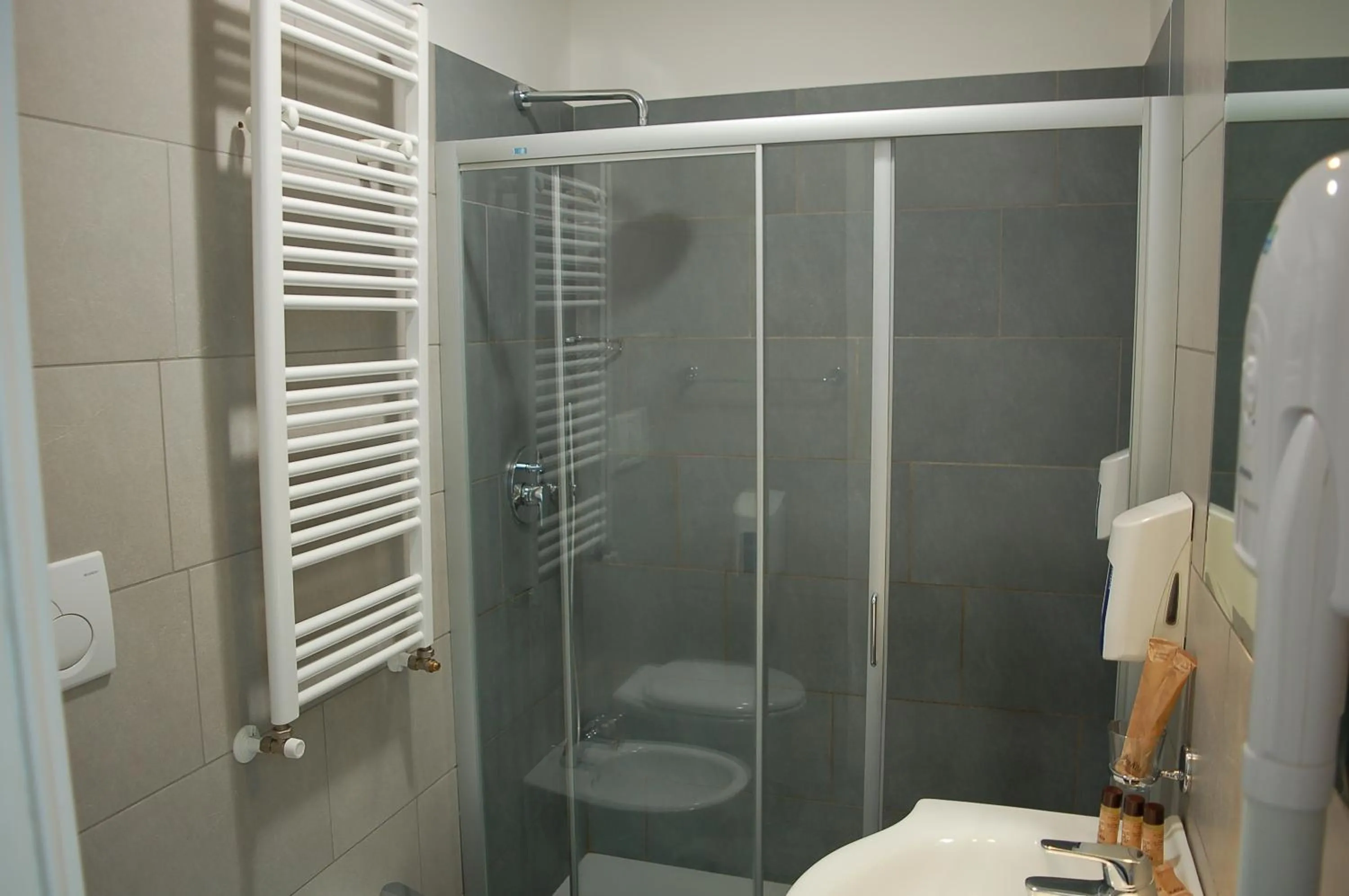 Shower in Relais Cavour Inn