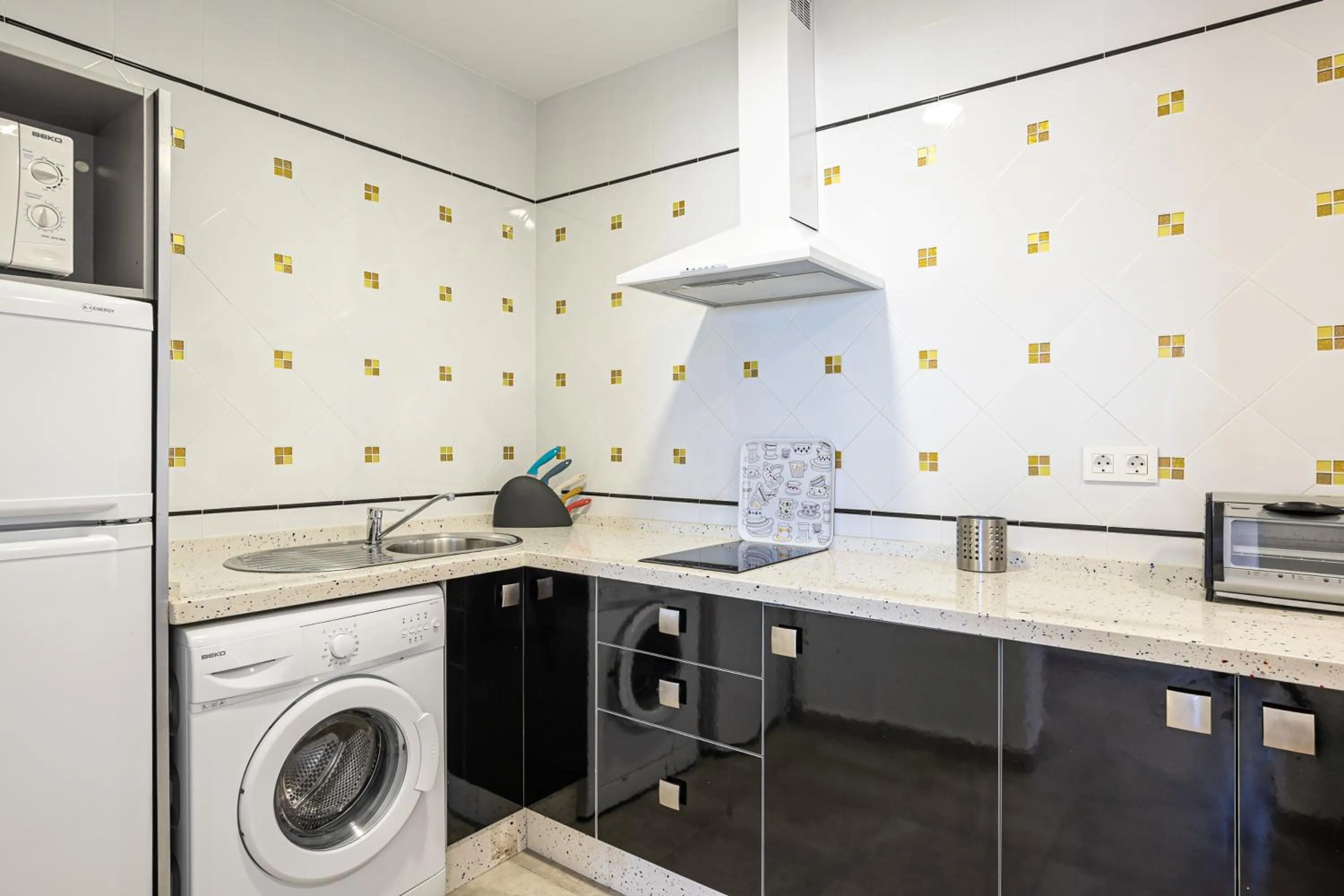 Kitchen or kitchenette in Apartamentos Turísticos La Boutique del Mar