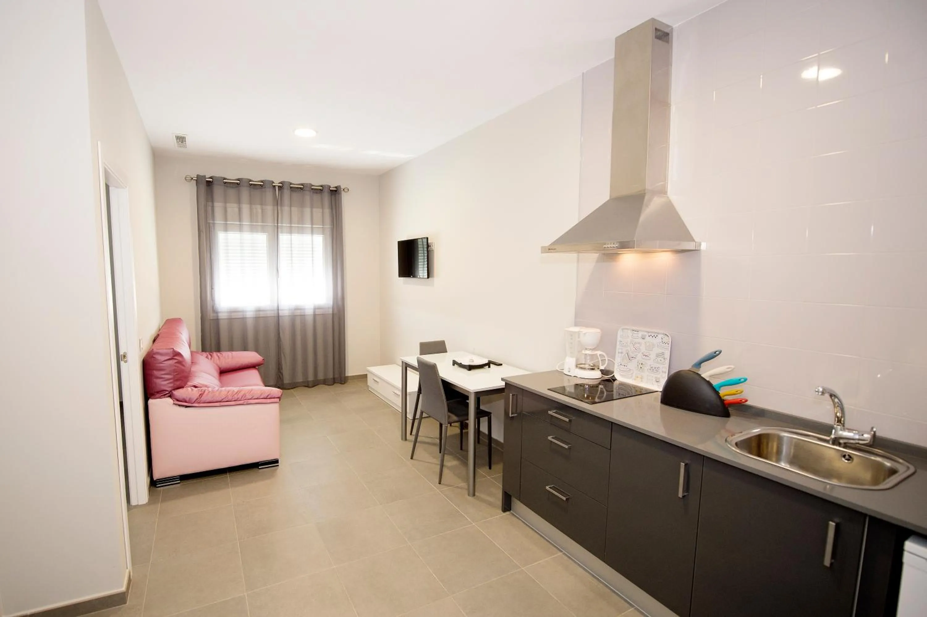 Kitchen or kitchenette in Apartamentos Turísticos La Boutique del Mar