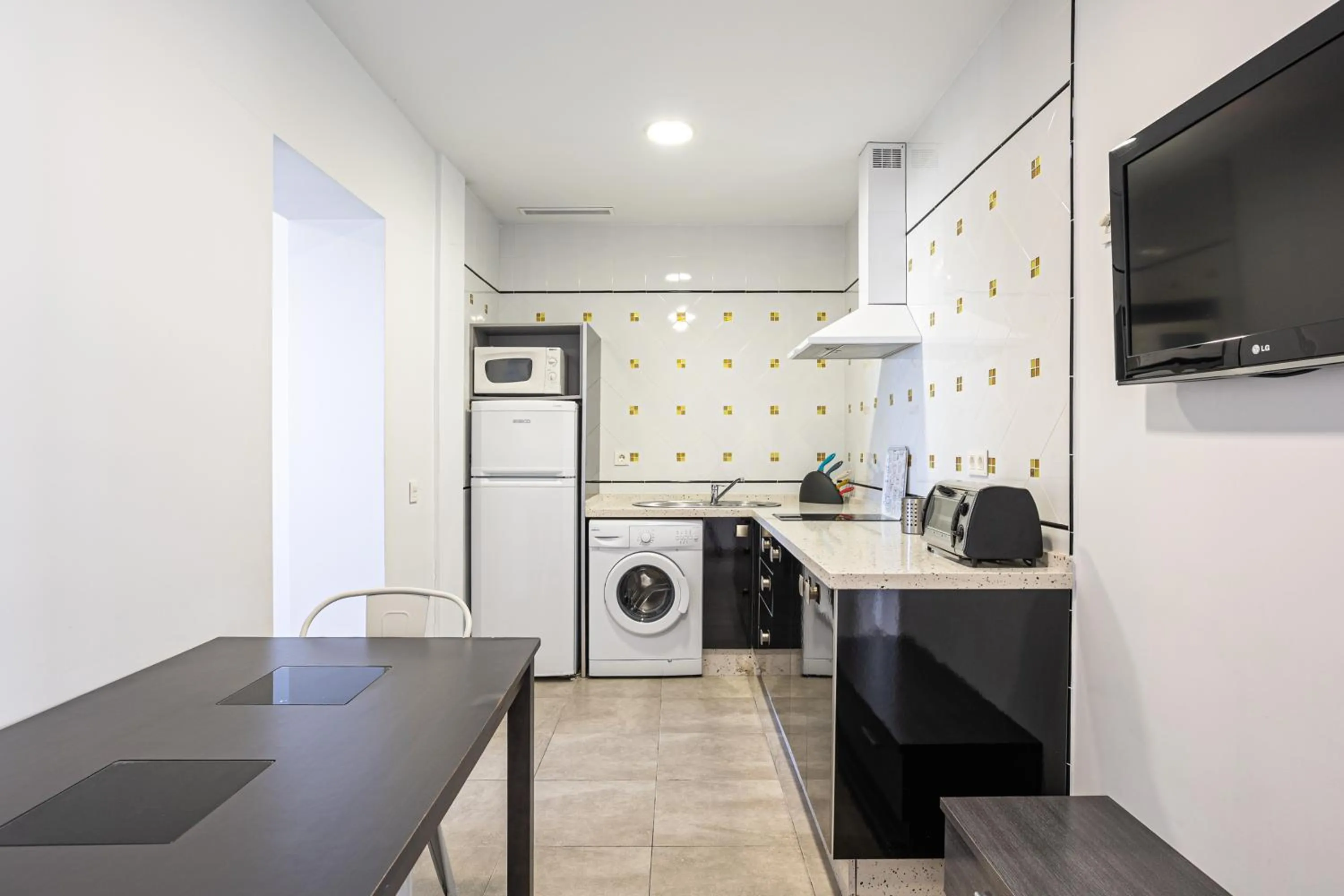 Kitchen or kitchenette in Apartamentos Turísticos La Boutique del Mar