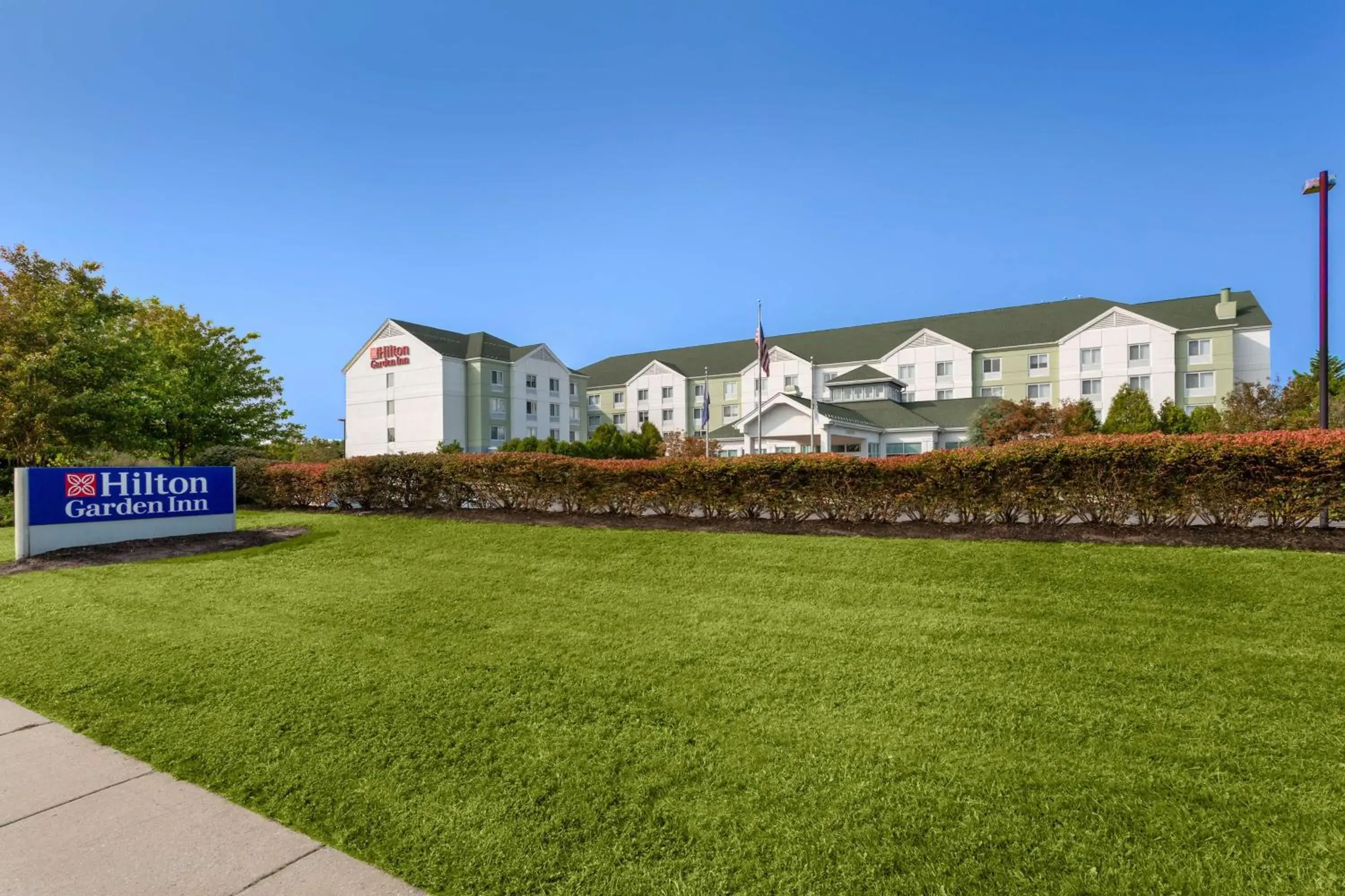 Property building in Hilton Garden Inn Islip/MacArthur Airport Property building in Hilton Garden Inn Islip/MacArthur Airport