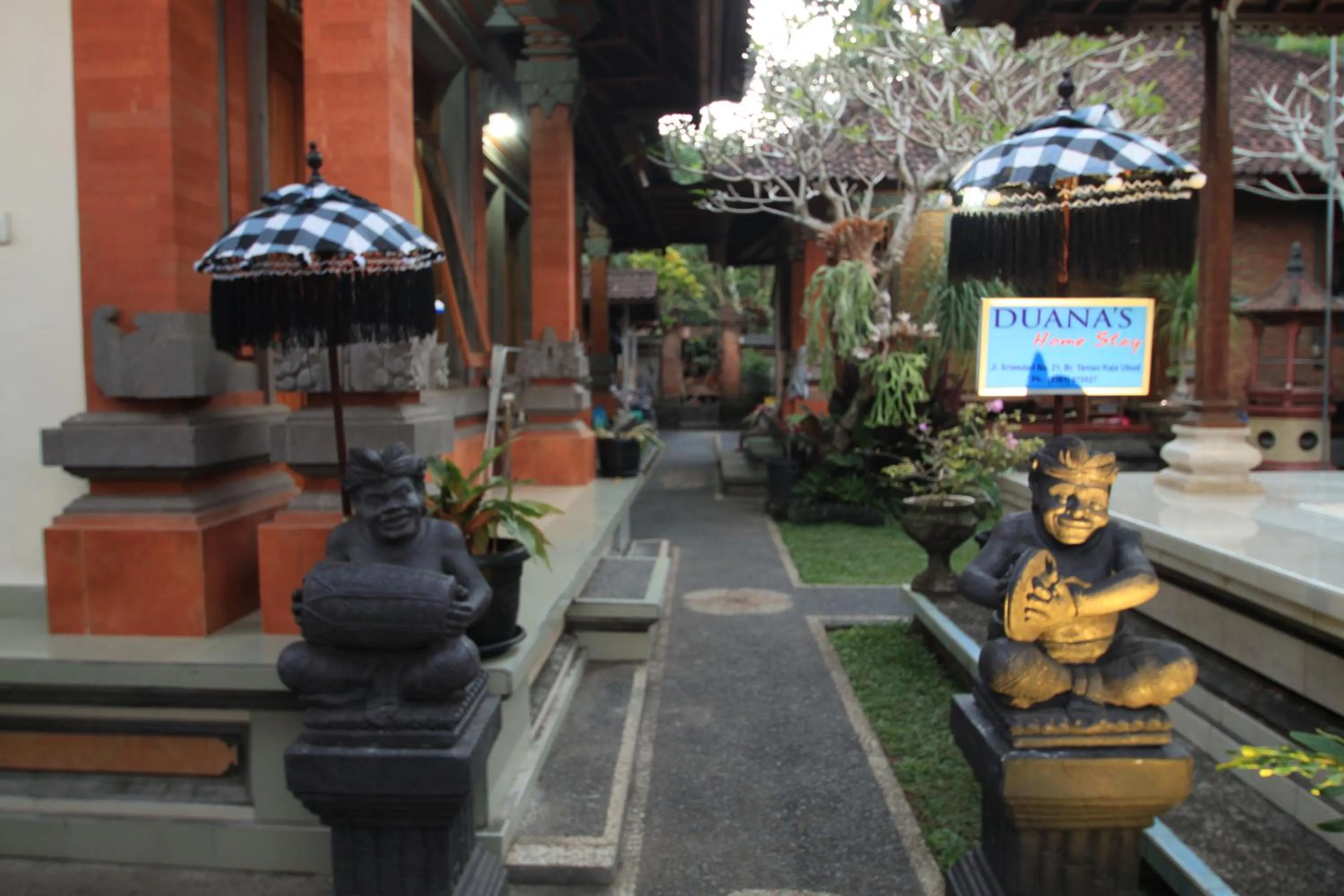 Facade/entrance in Duana's Homestay