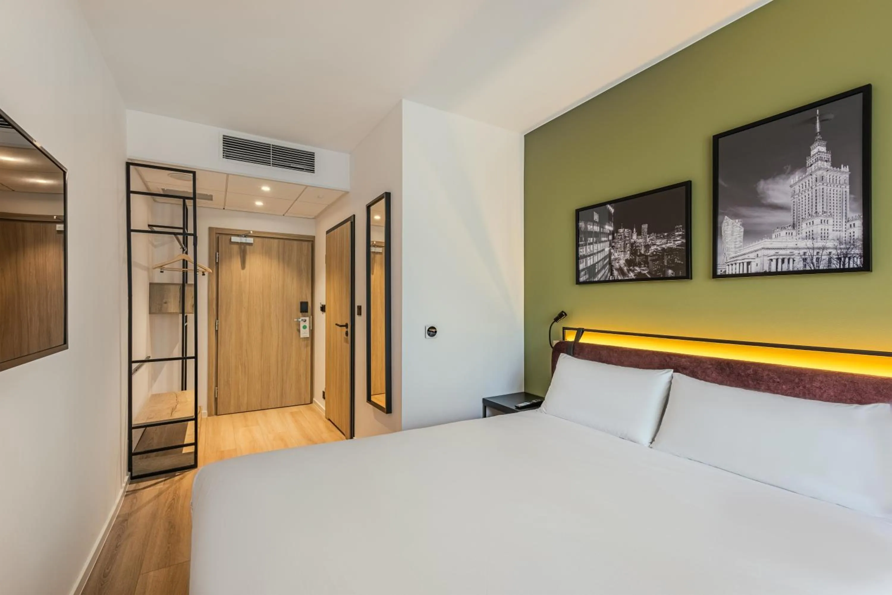 Photo of the whole room, Bed in Campanile Warszawa Północ