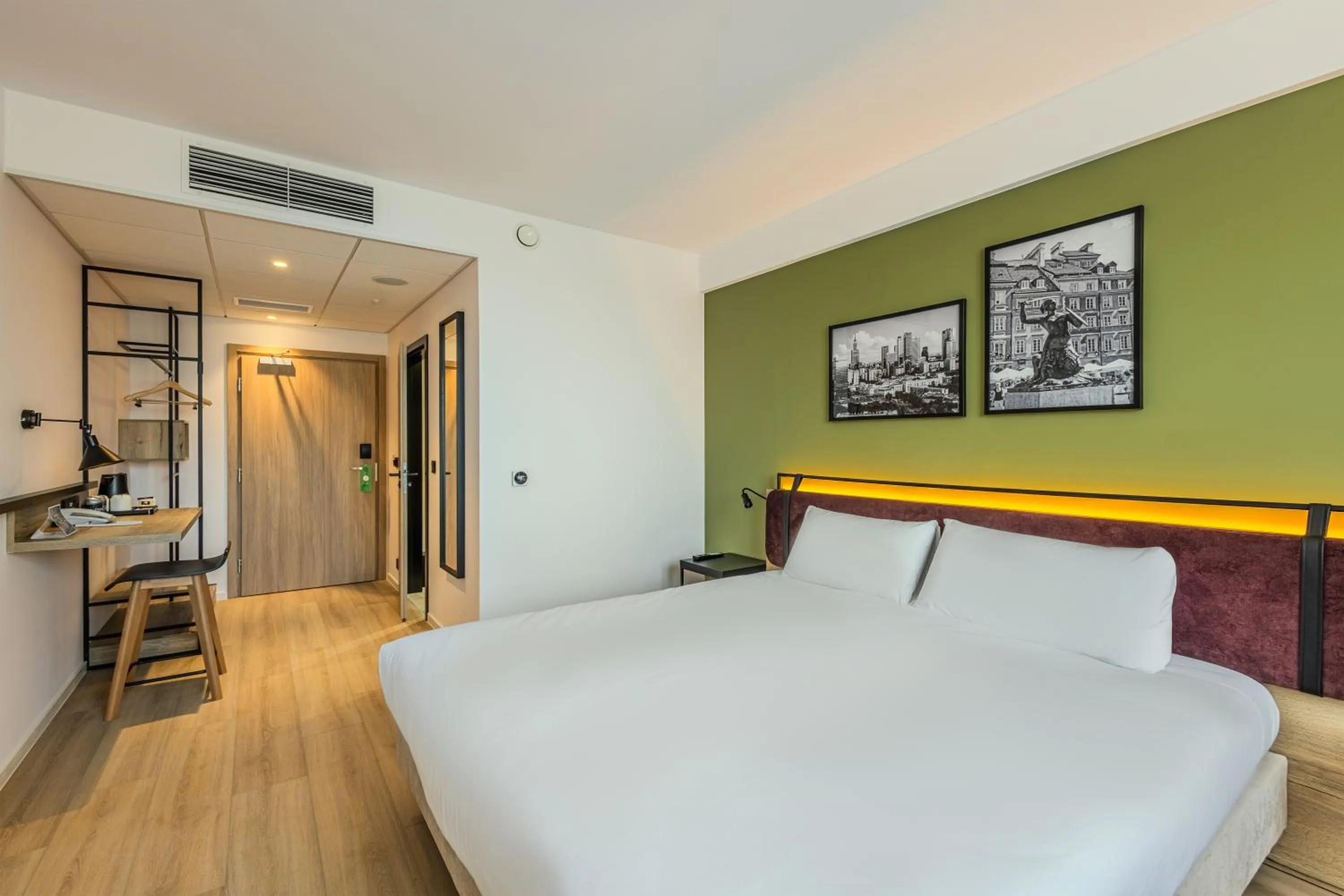 Photo of the whole room, Bed in Campanile Warszawa Północ