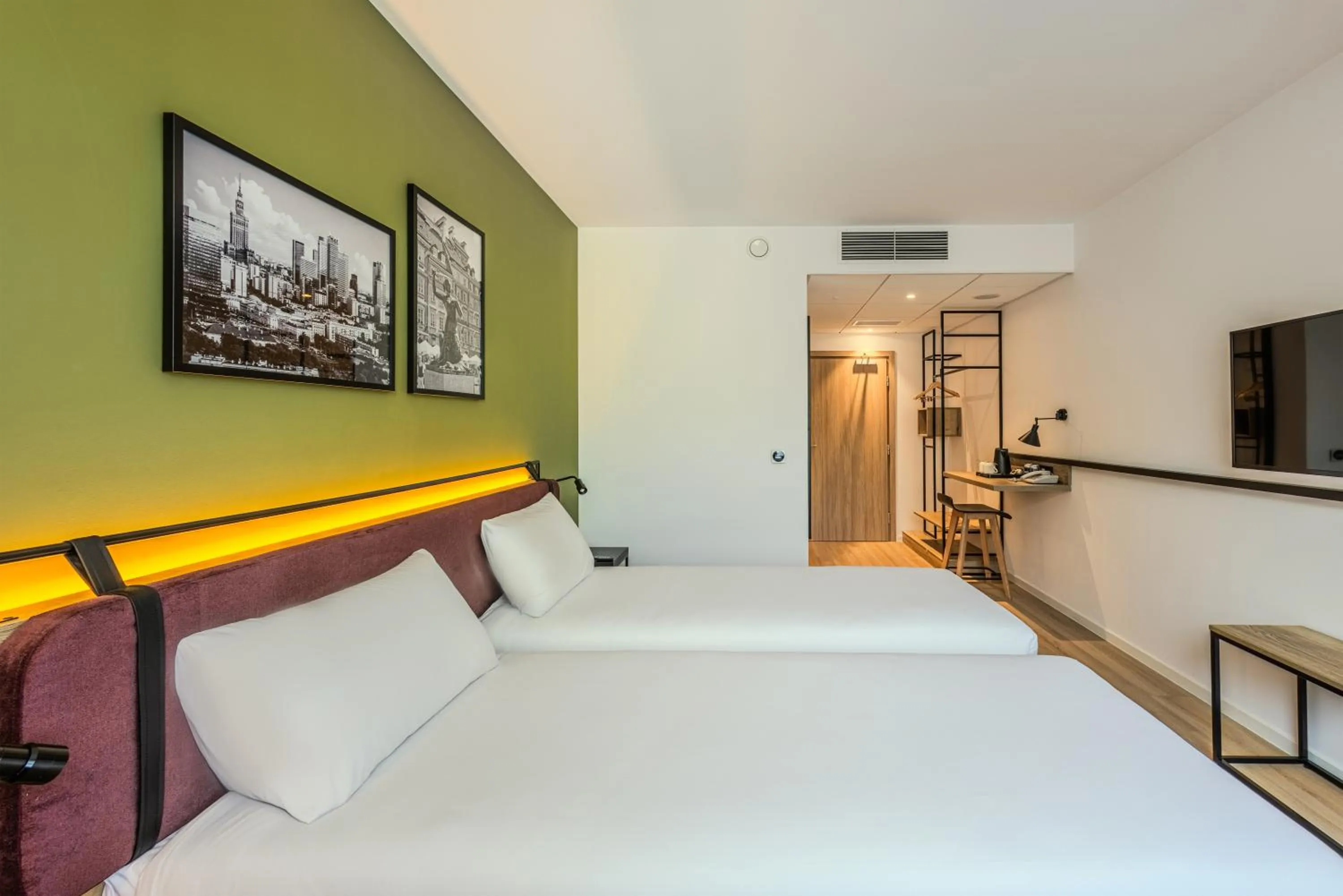 Photo of the whole room, Bed in Campanile Warszawa Północ