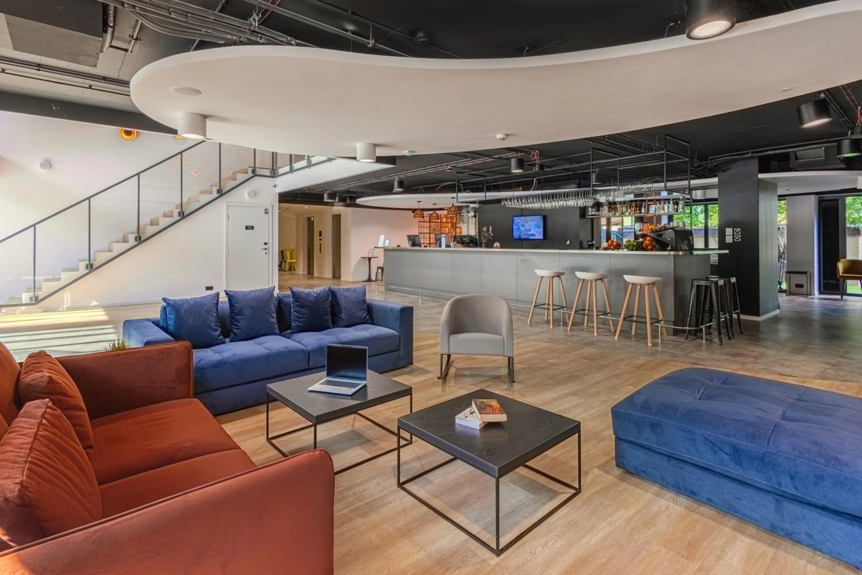 Lobby or reception in Campanile Warszawa Północ