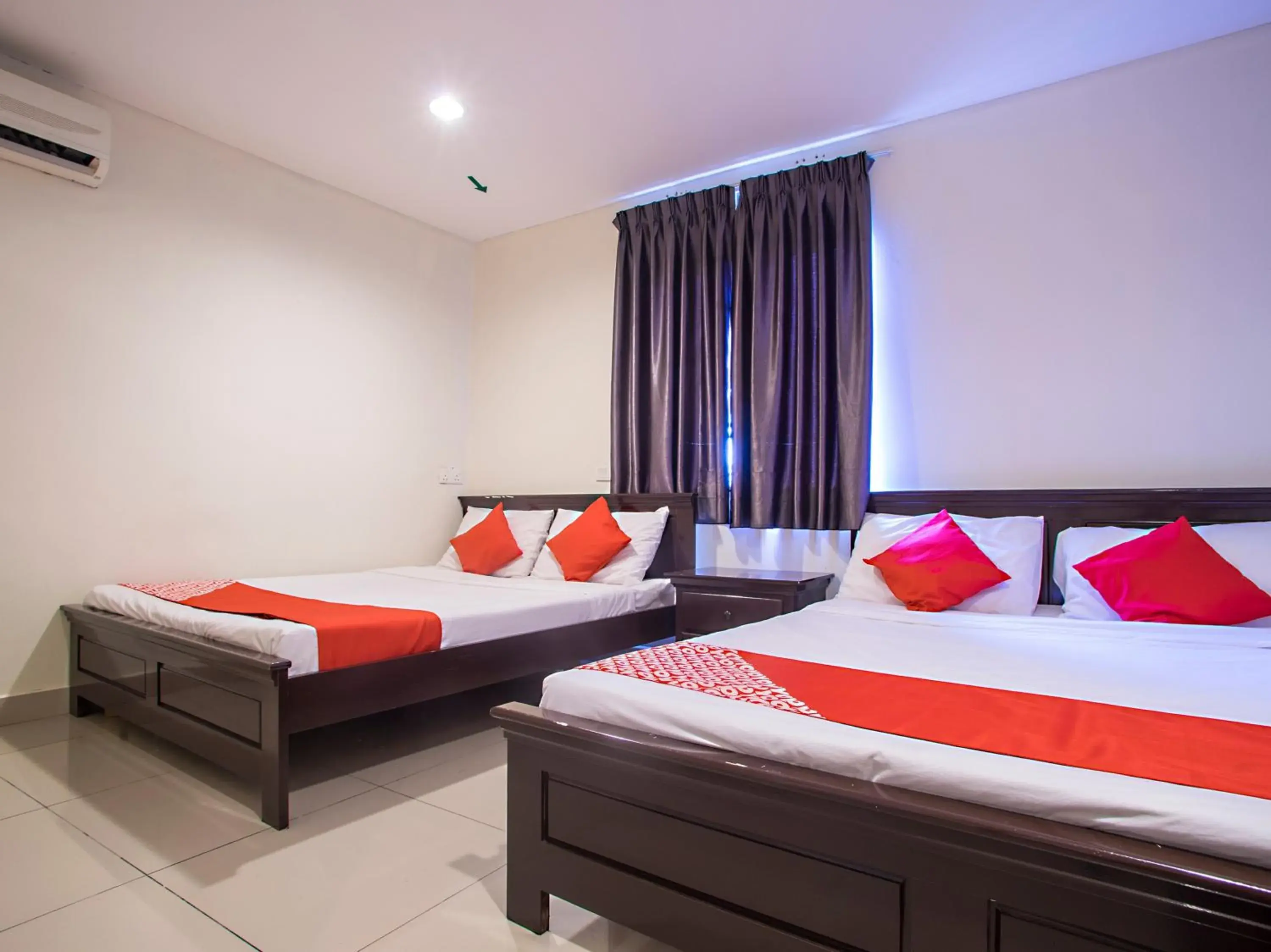 Bedroom in OYO 43961 Kk Hotel Kajang