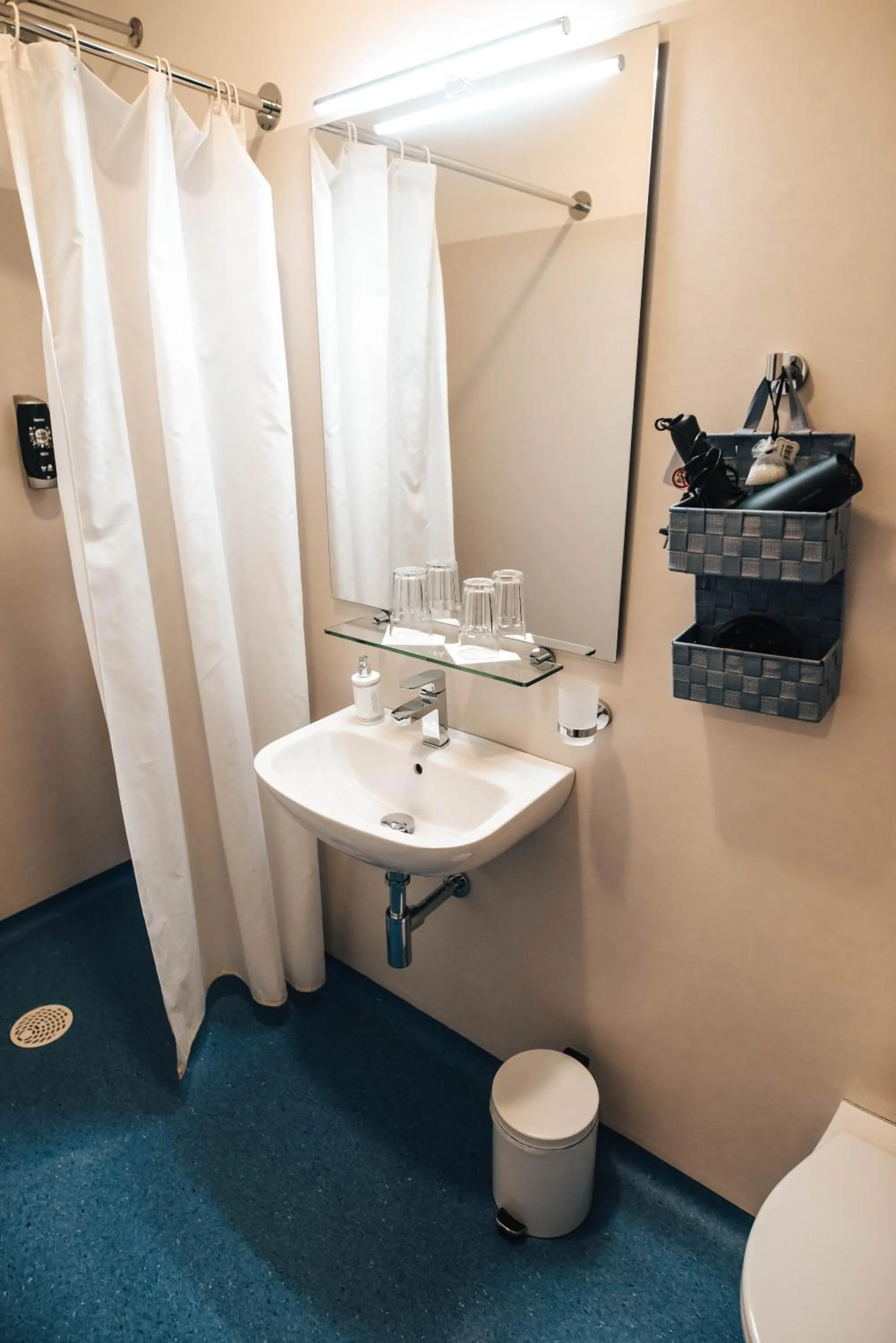 Shower in Hotel Forea