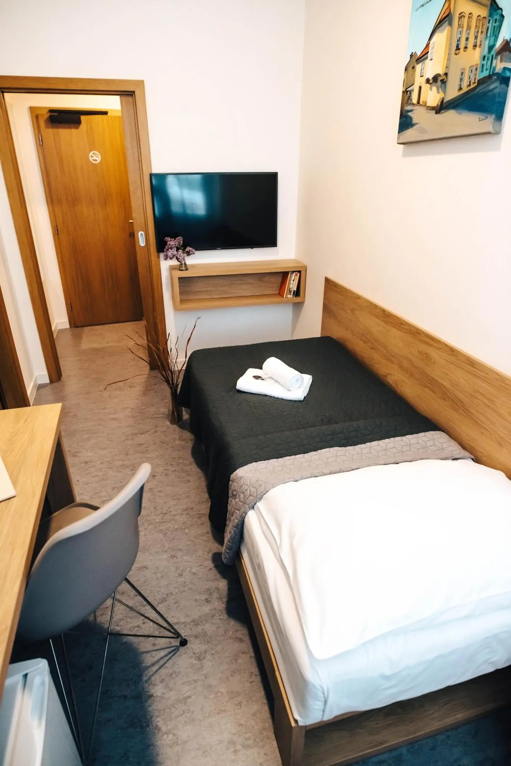 Single Room with Bathroom - single occupancy in Hotel Forea Single Room with Bathroom - single occupancy in Hotel Forea