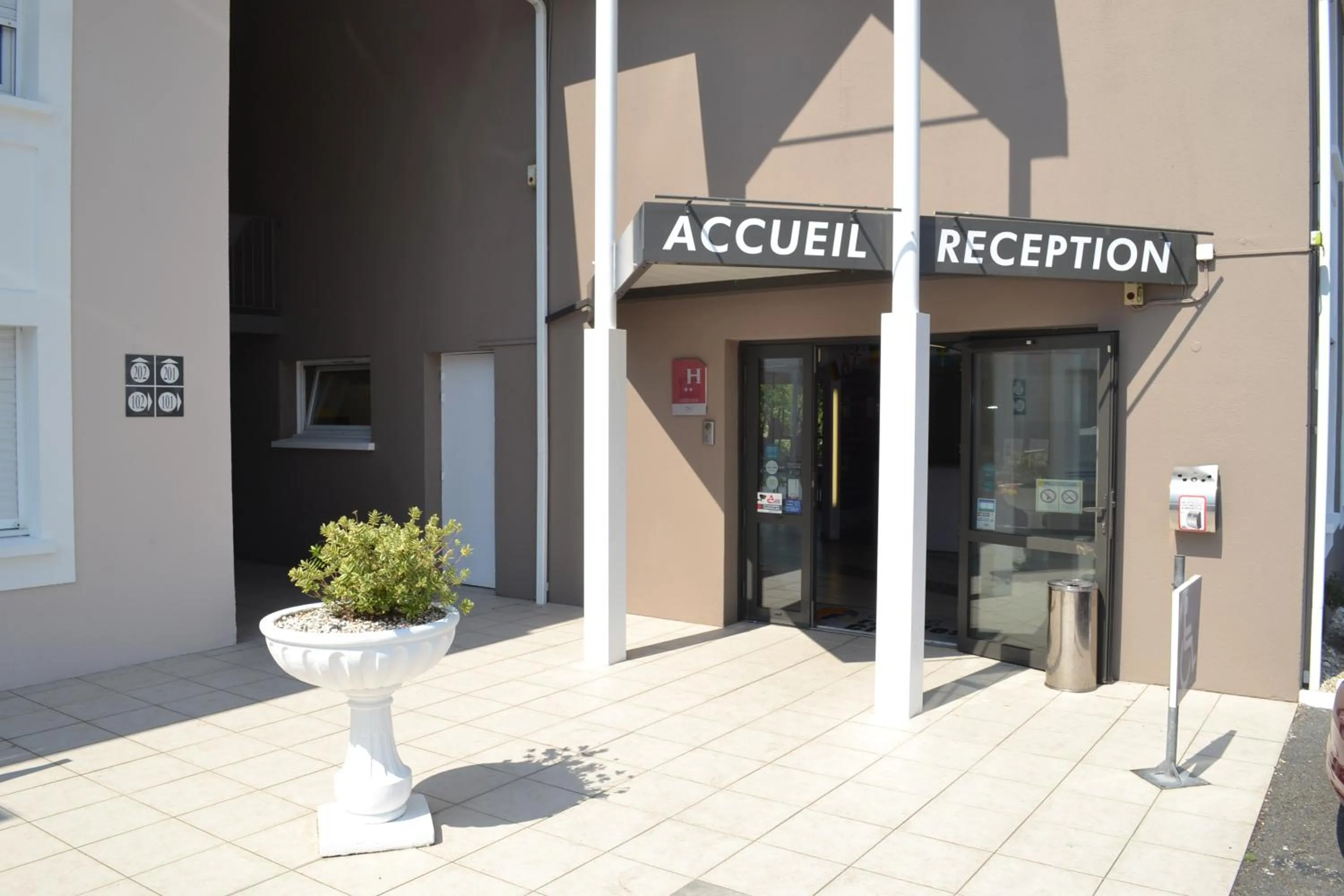 Staff in Hôtel Formules Club