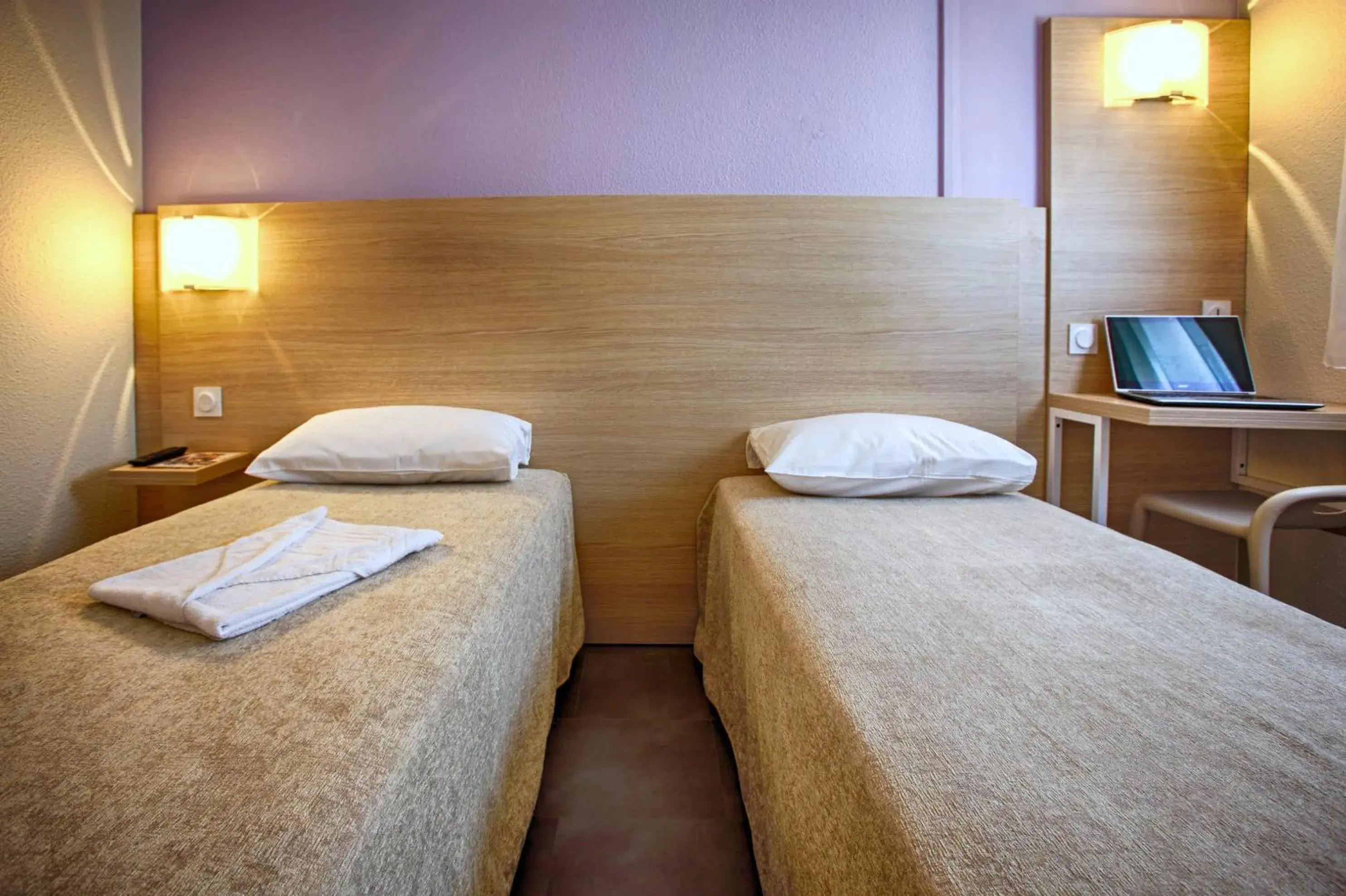 Classic Twin Room in Hôtel Formules Club Classic Twin Room in Hôtel Formules Club