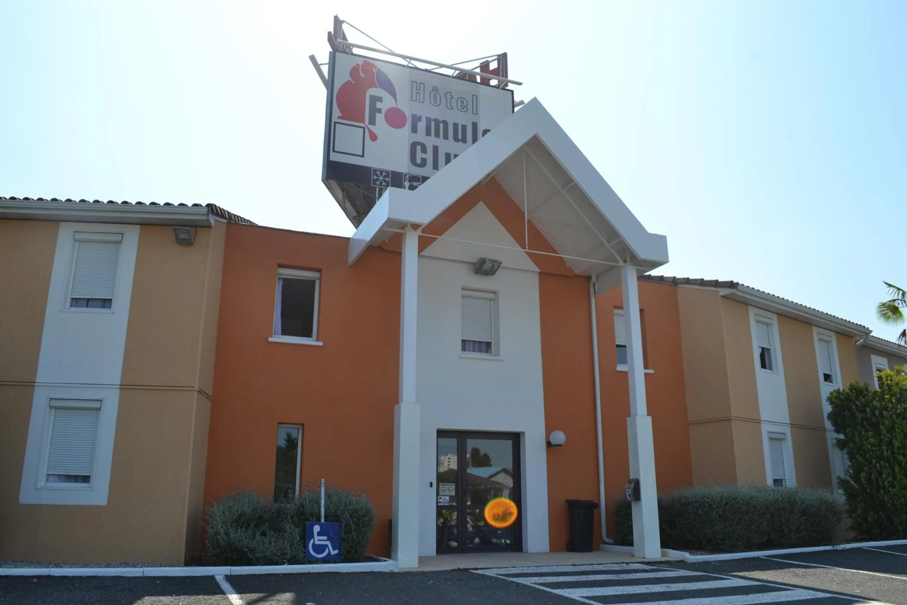 Property building in Hôtel Formules Club