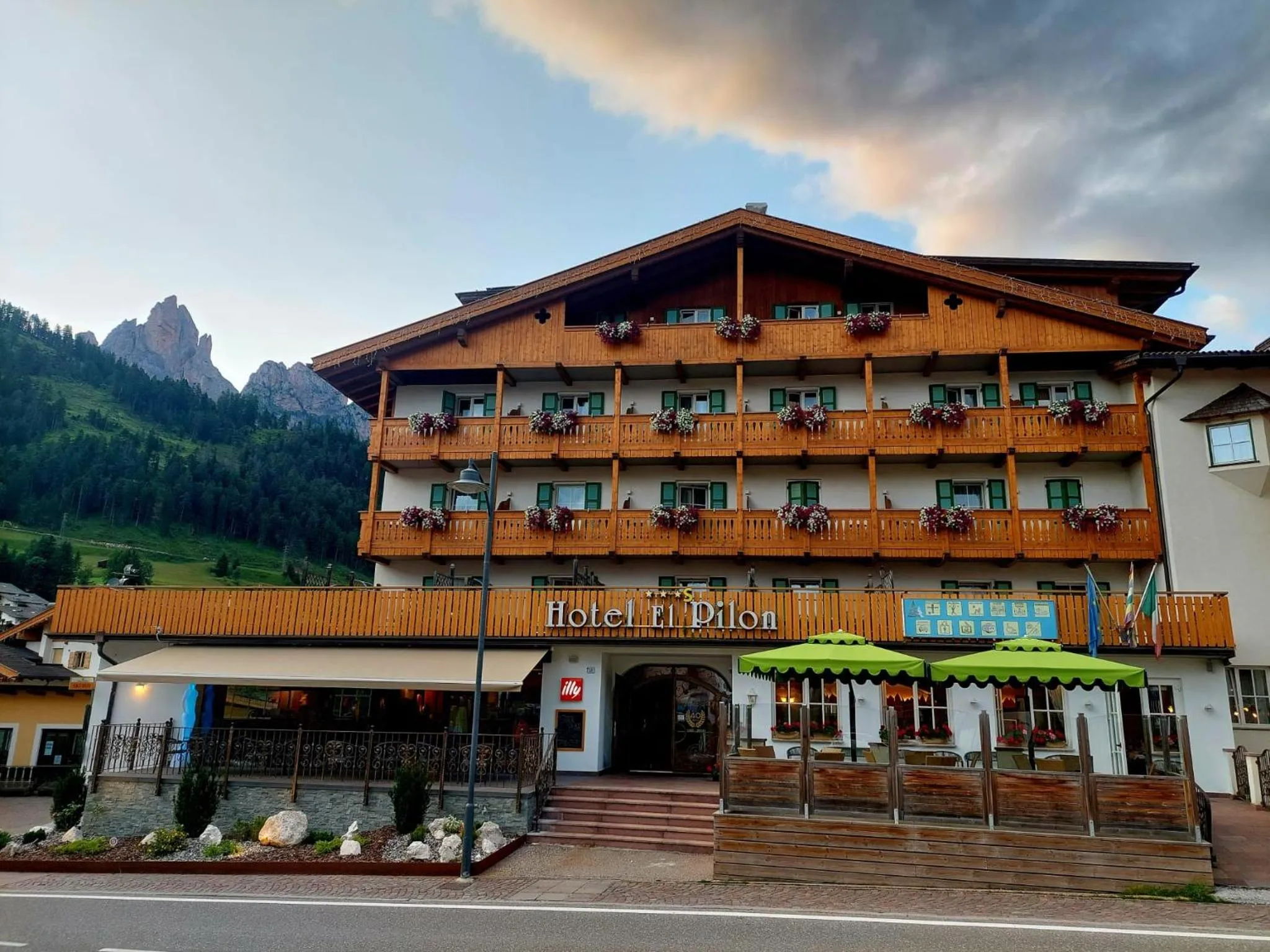 Property building in Hotel El Pilon