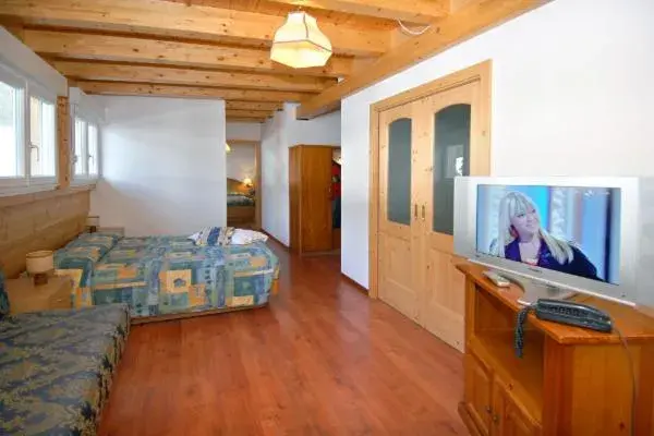 Family Room with Balcony in Hotel El Pilon Family Room with Balcony in Hotel El Pilon