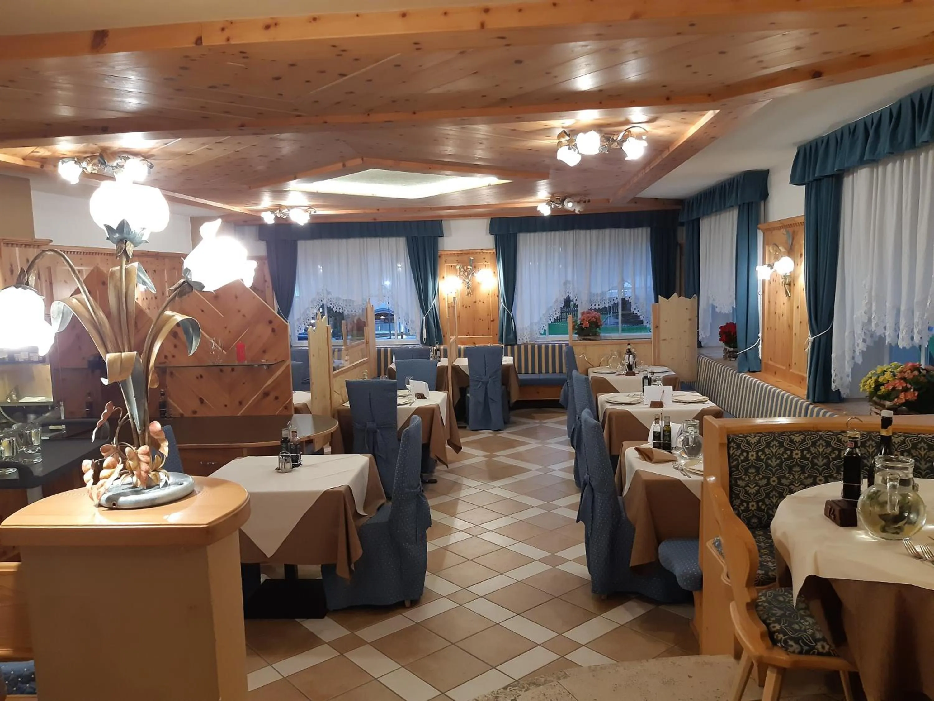 Restaurant/places to eat in Hotel El Pilon