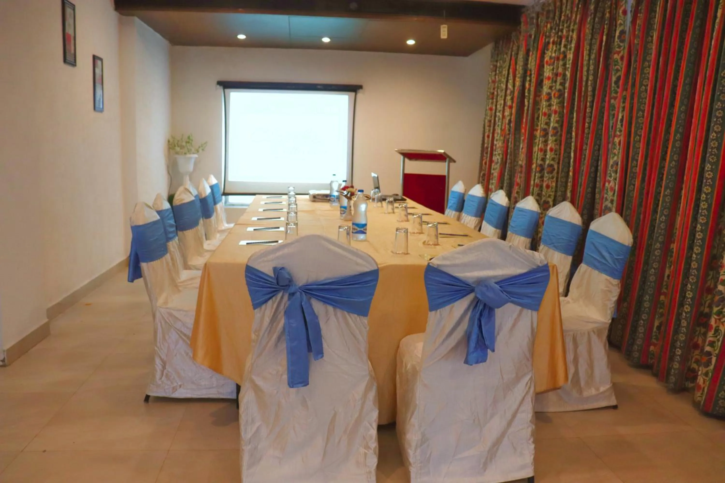 Hotel Clarks Collection Bhavnagar