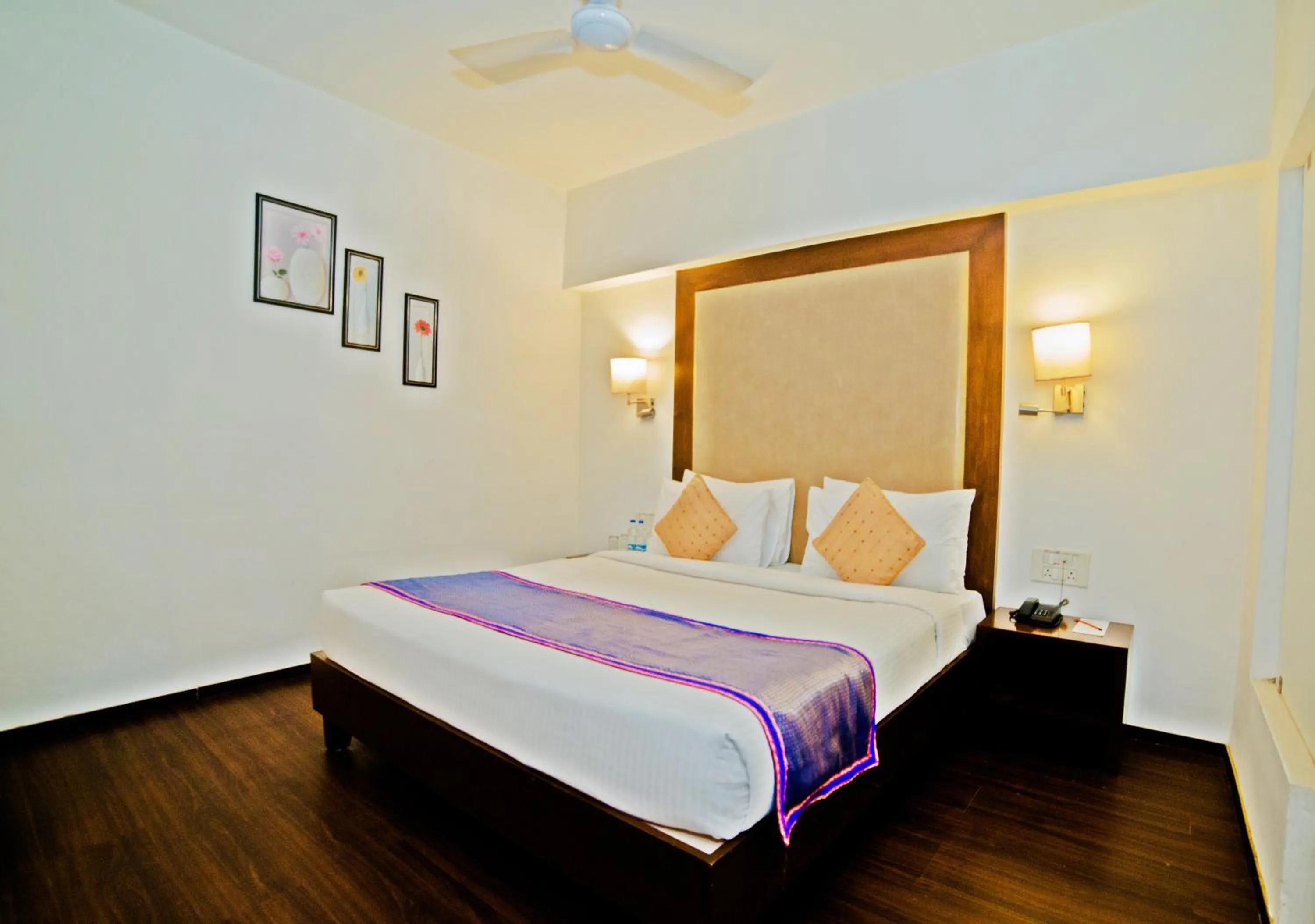 Bedroom, Bed in Hotel Clarks Collection Bhavnagar