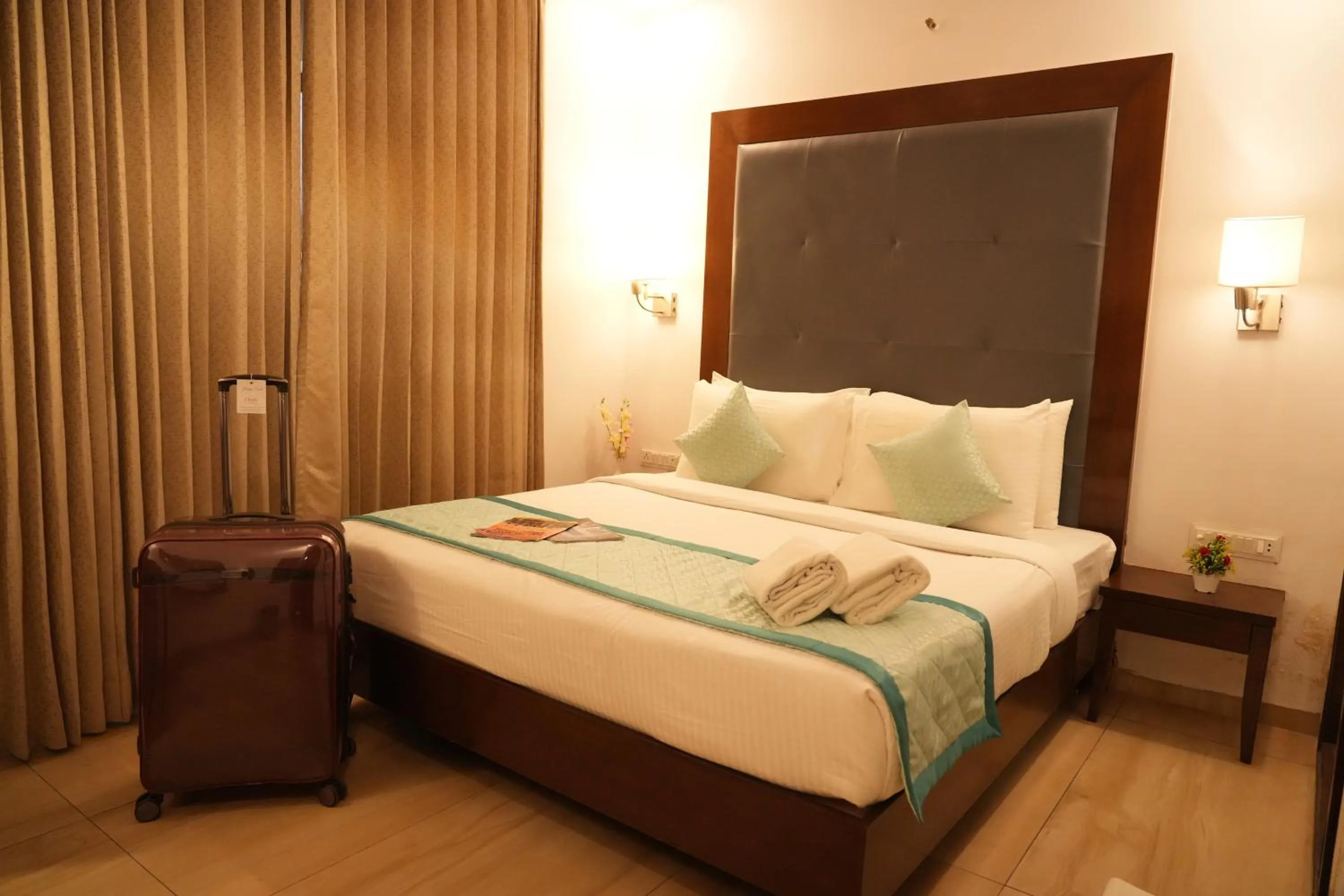 Bed in Hotel Clarks Collection Bhavnagar