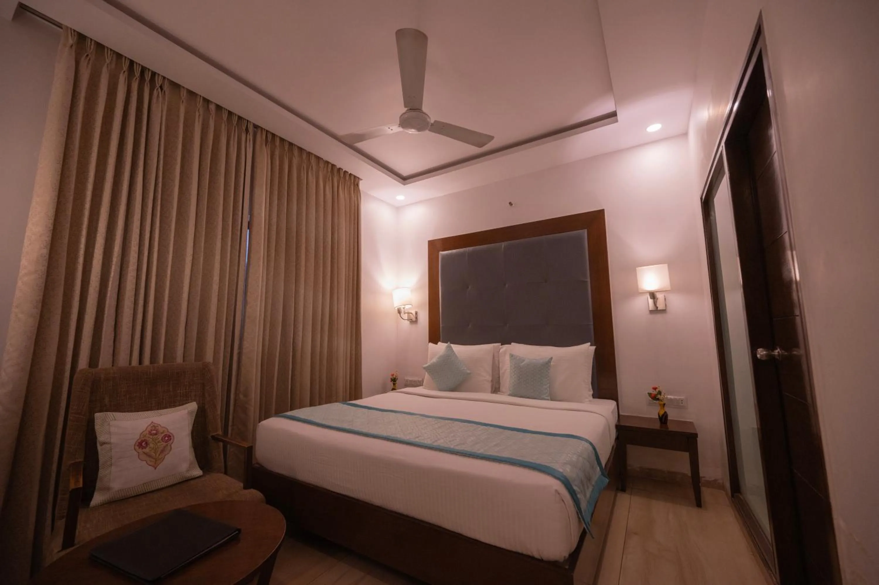 Bed in Hotel Clarks Collection Bhavnagar