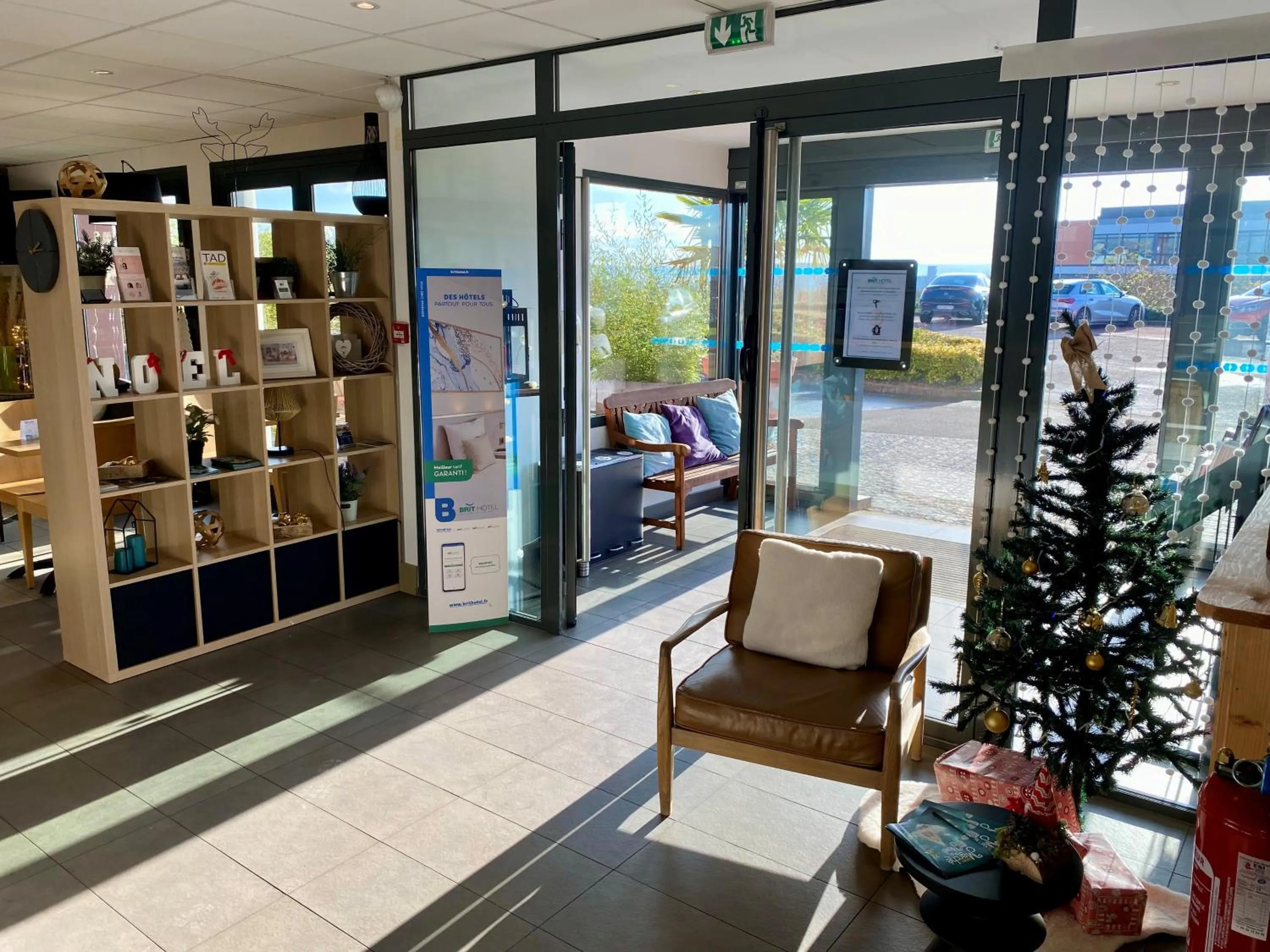 Lobby or reception in Brit Hotel Reims Croix Blandin