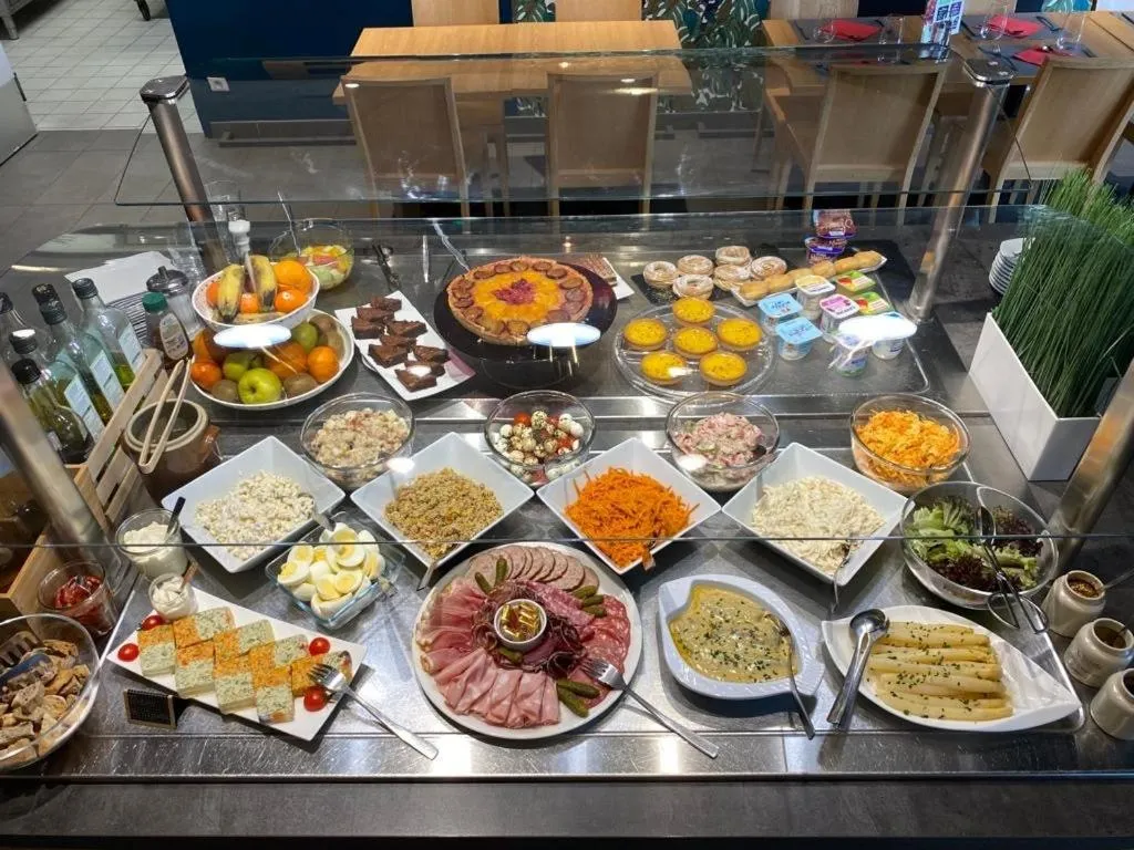 Breakfast in Brit Hotel Reims Croix Blandin