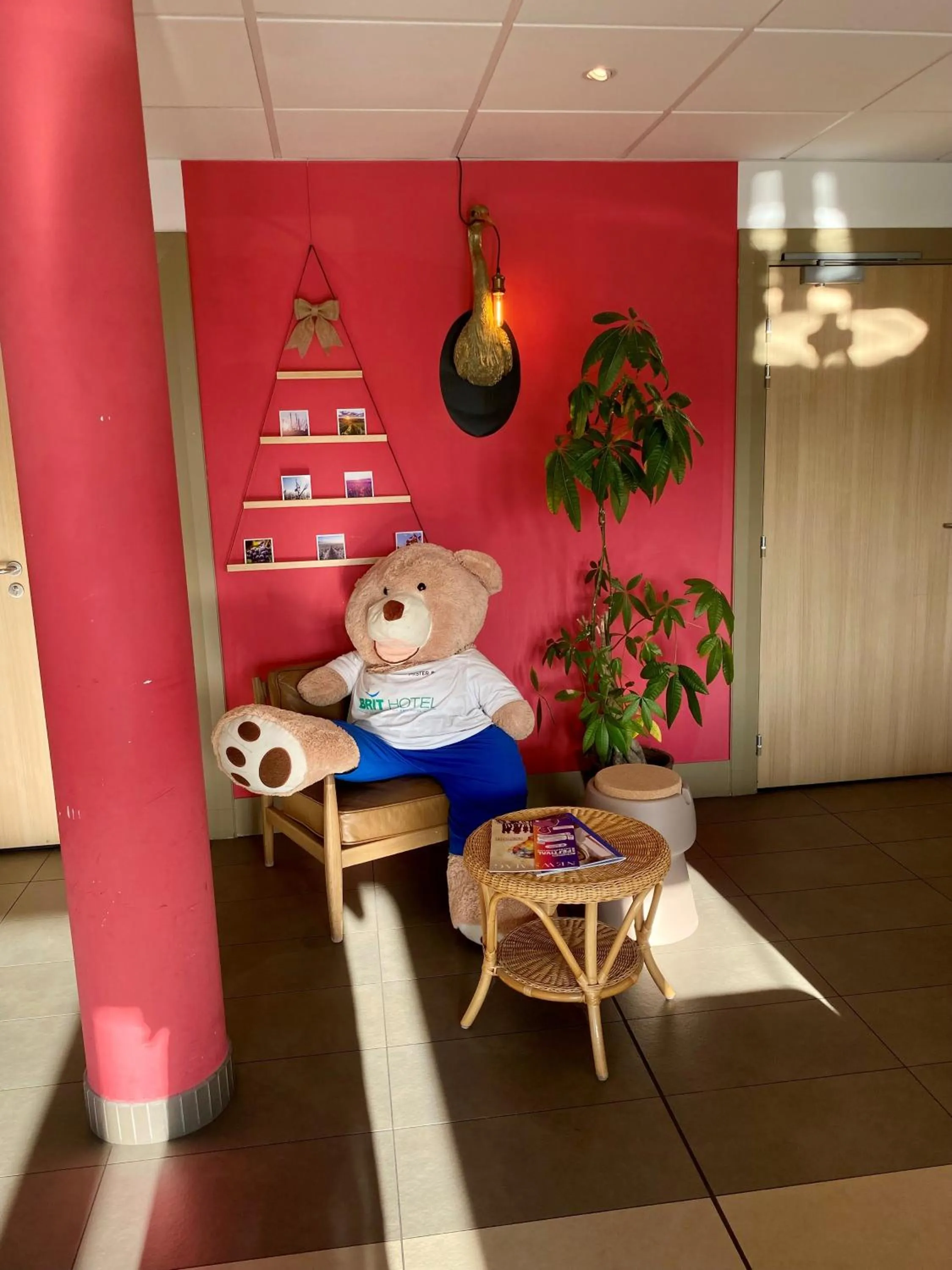 Lobby or reception in Brit Hotel Reims Croix Blandin