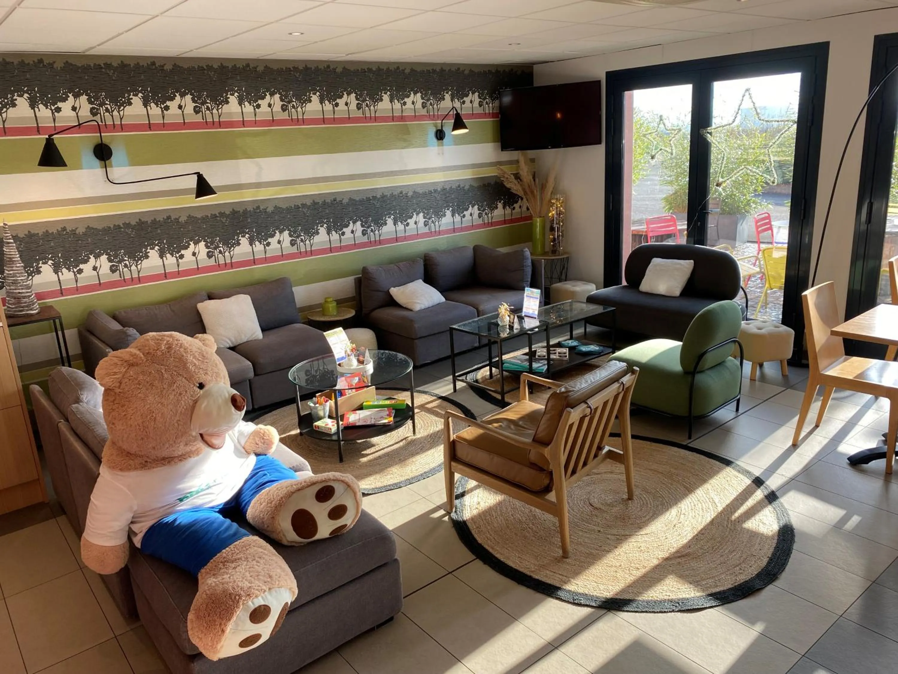 Lobby or reception in Brit Hotel Reims Croix Blandin