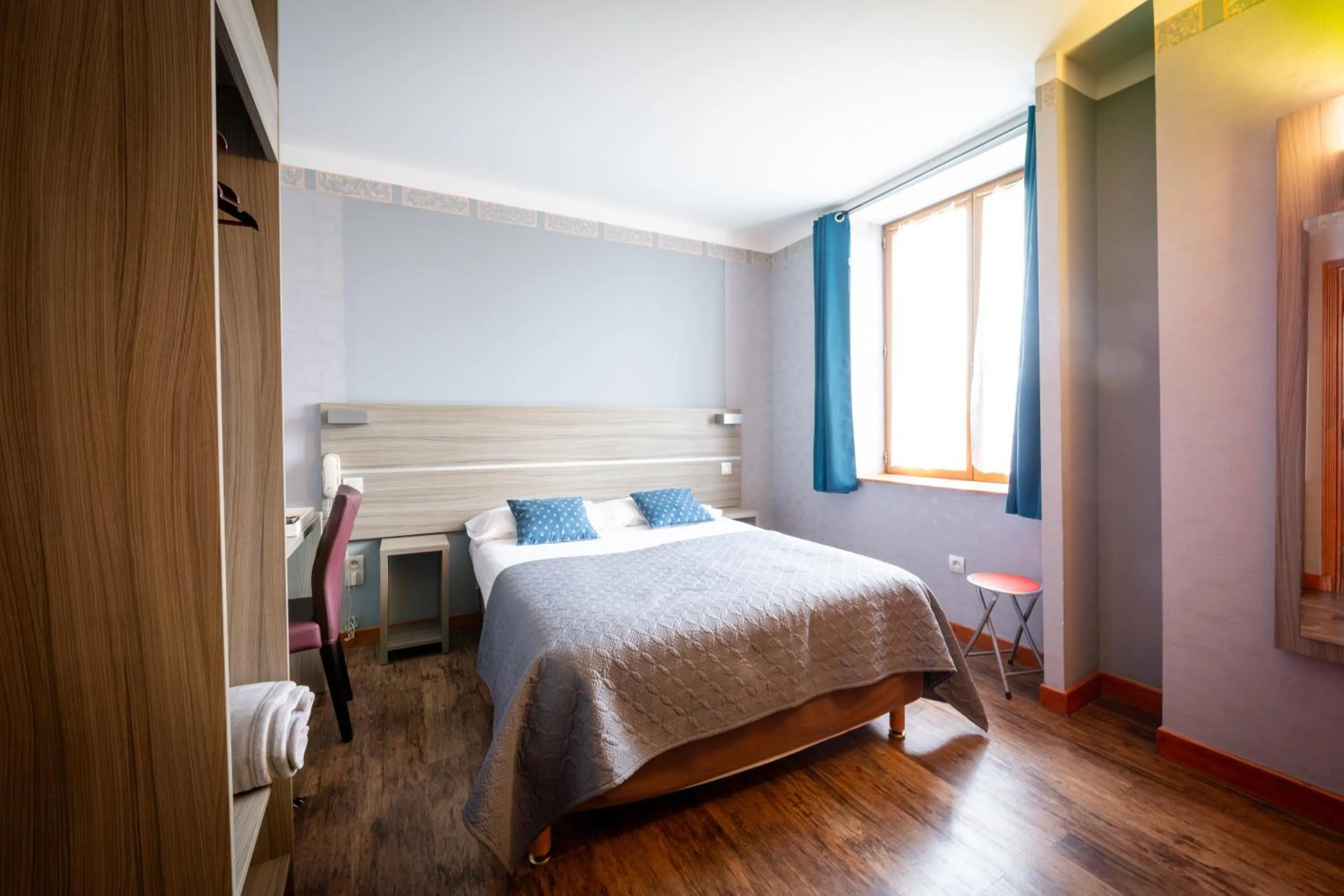 Bedroom, Bed in Logis hôtel Au Relais Nivernais