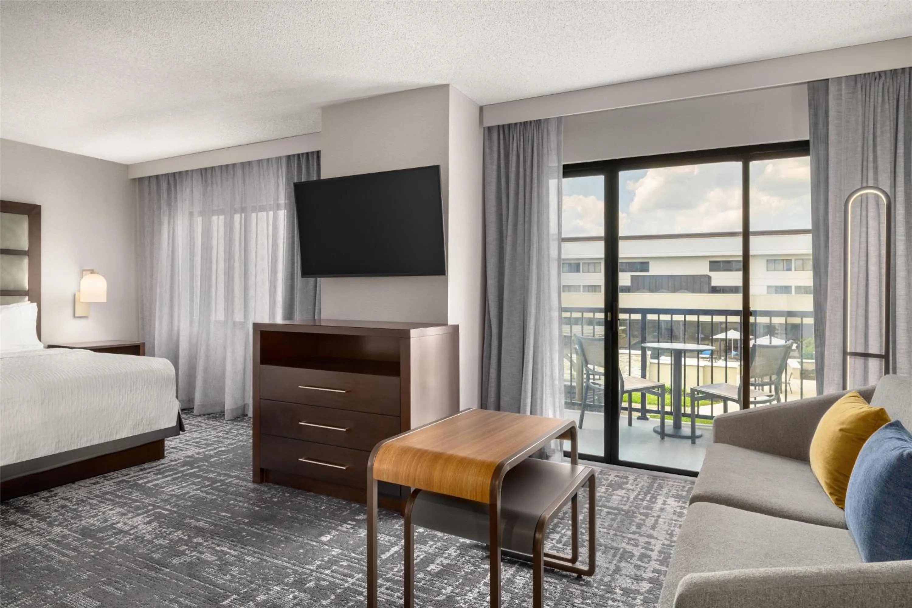 Living room, Bed in Homewood Suites by Hilton Indianapolis Carmel