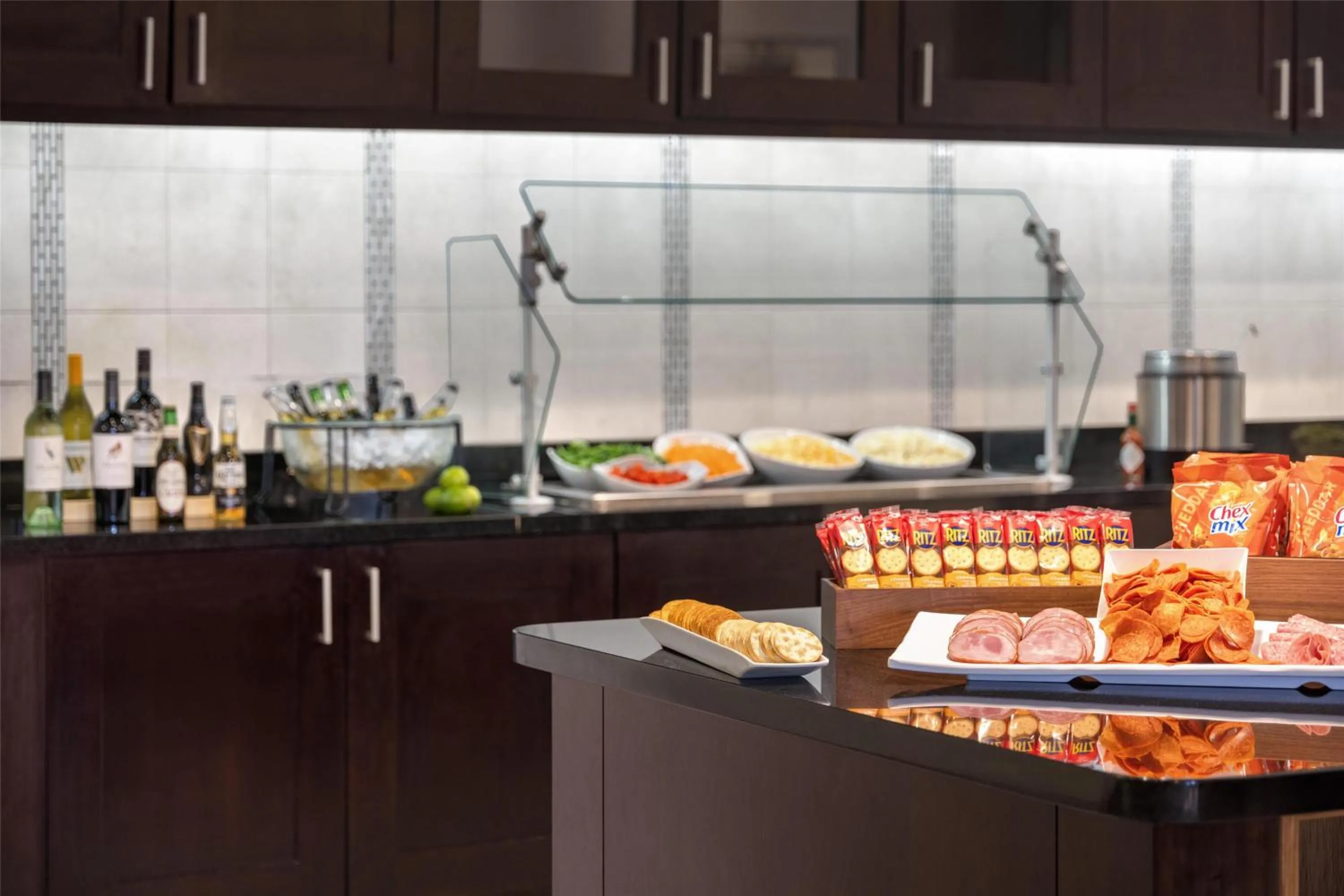 Dining area in Homewood Suites by Hilton Indianapolis Carmel